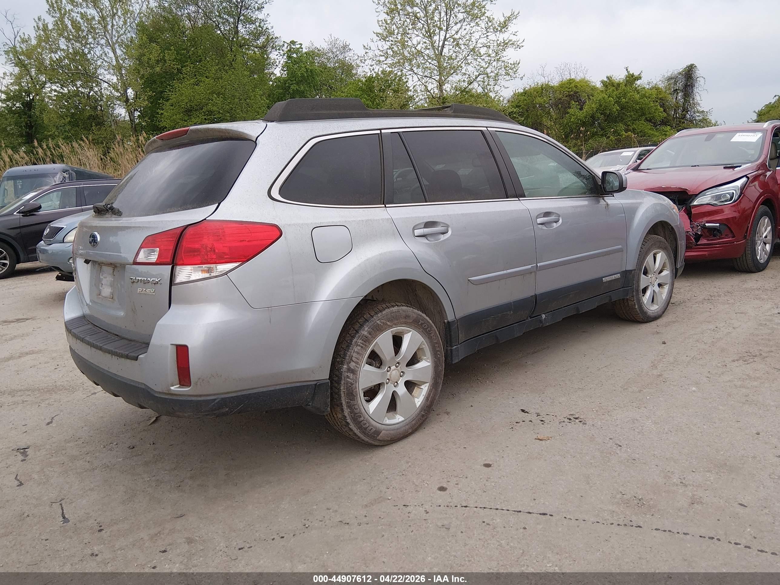 SUBARU OUTBACK image 4