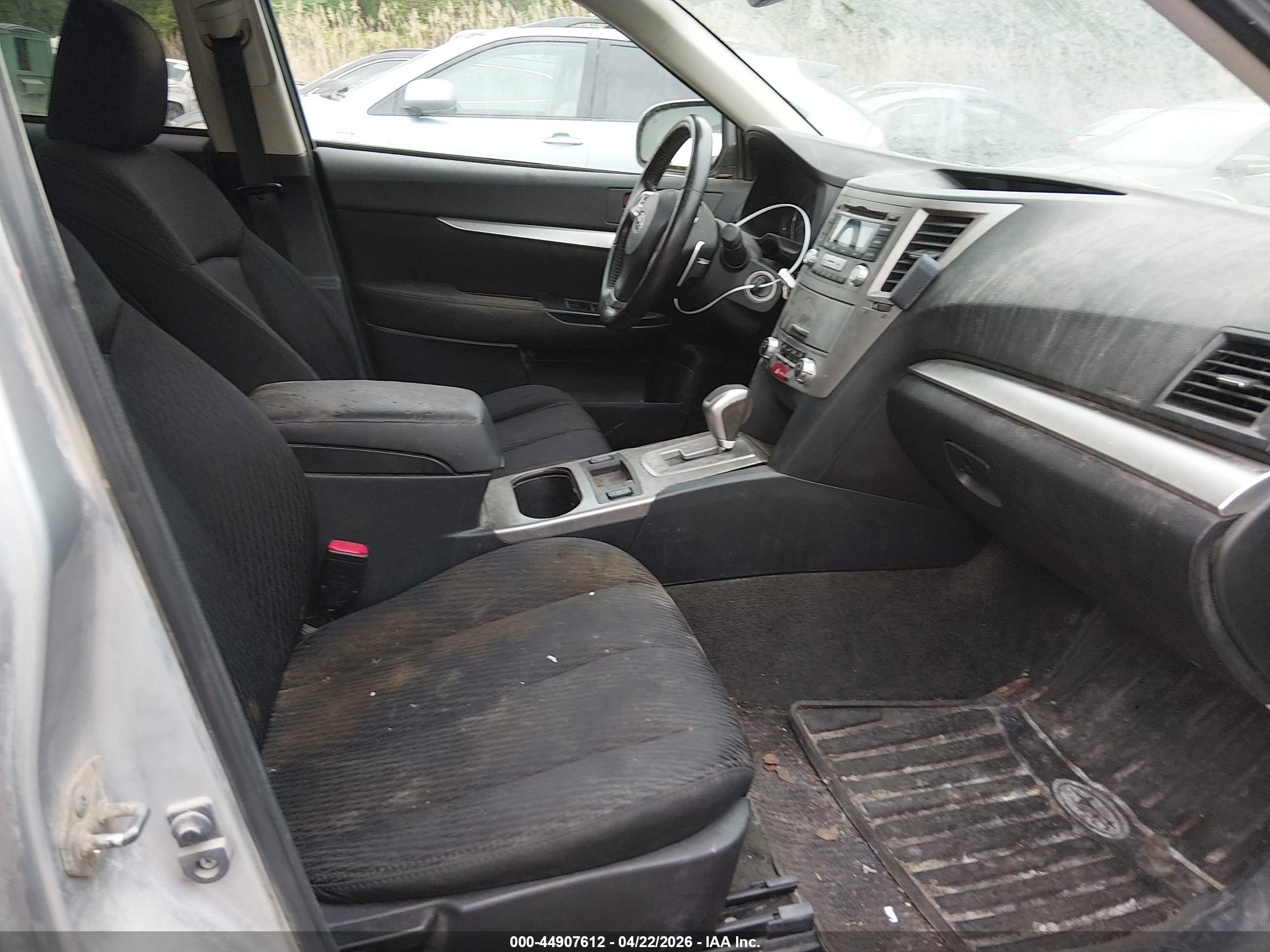 SUBARU OUTBACK image 5