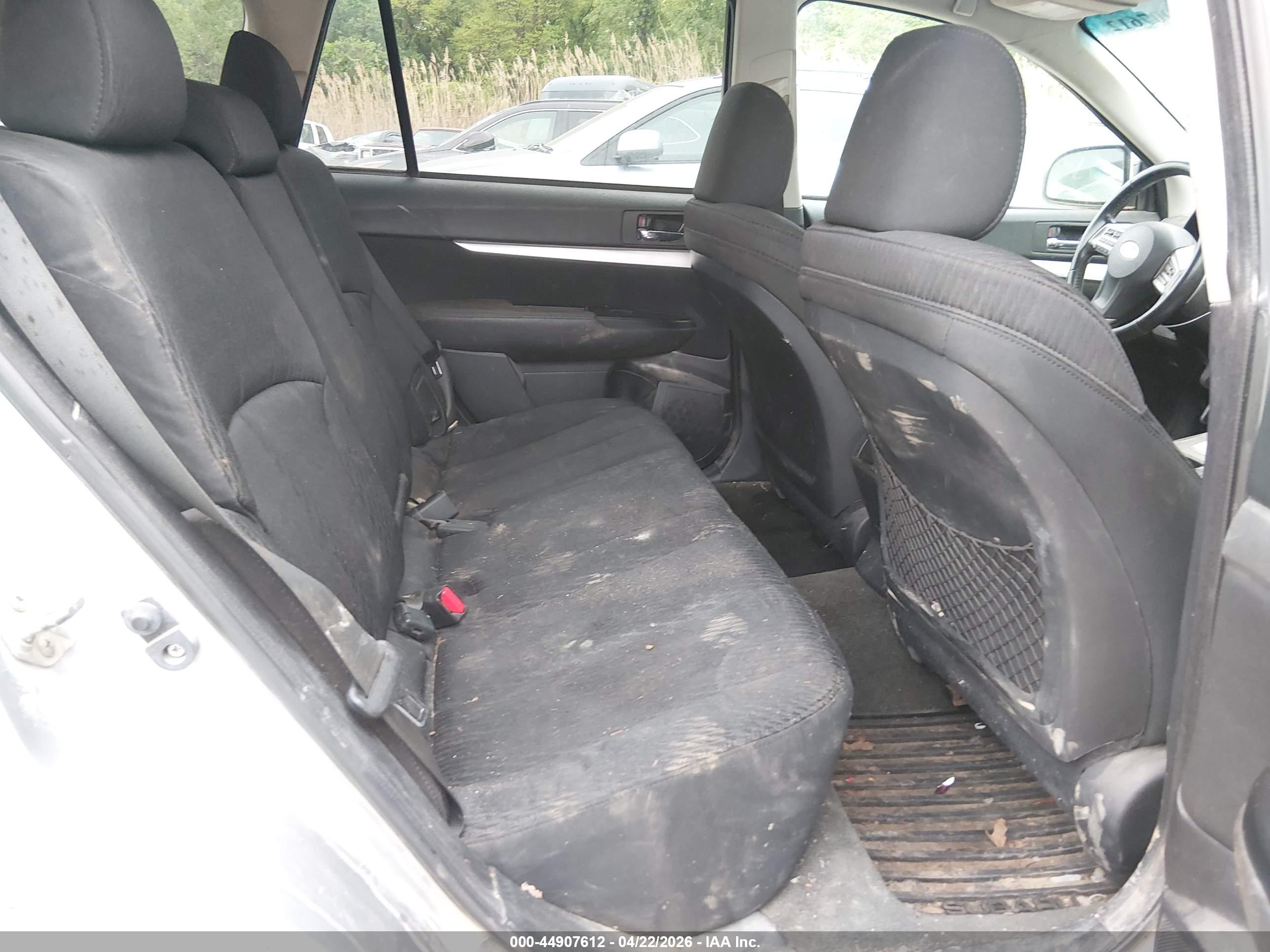 SUBARU OUTBACK image 8