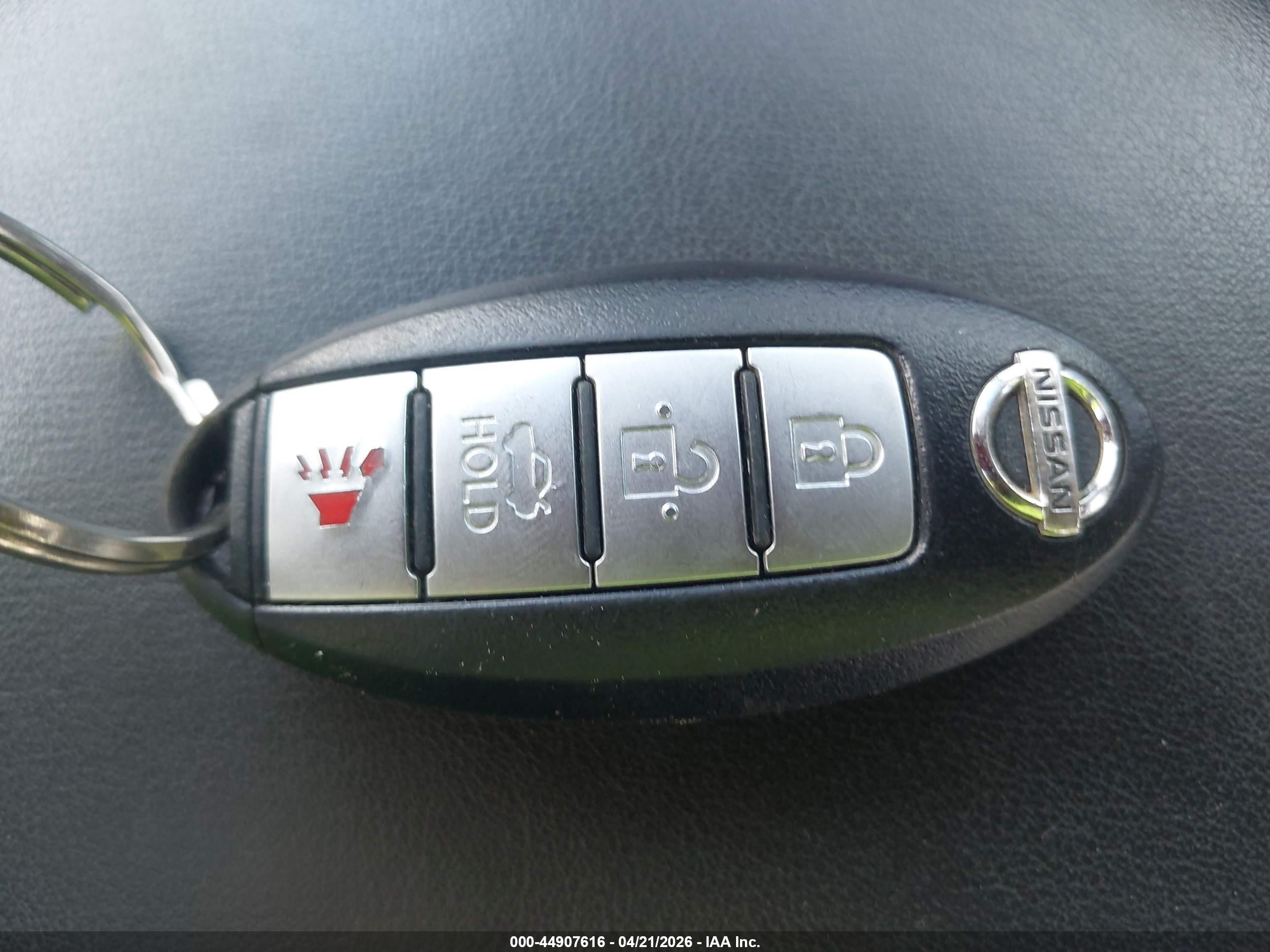 NISSAN MAXIMA image 11