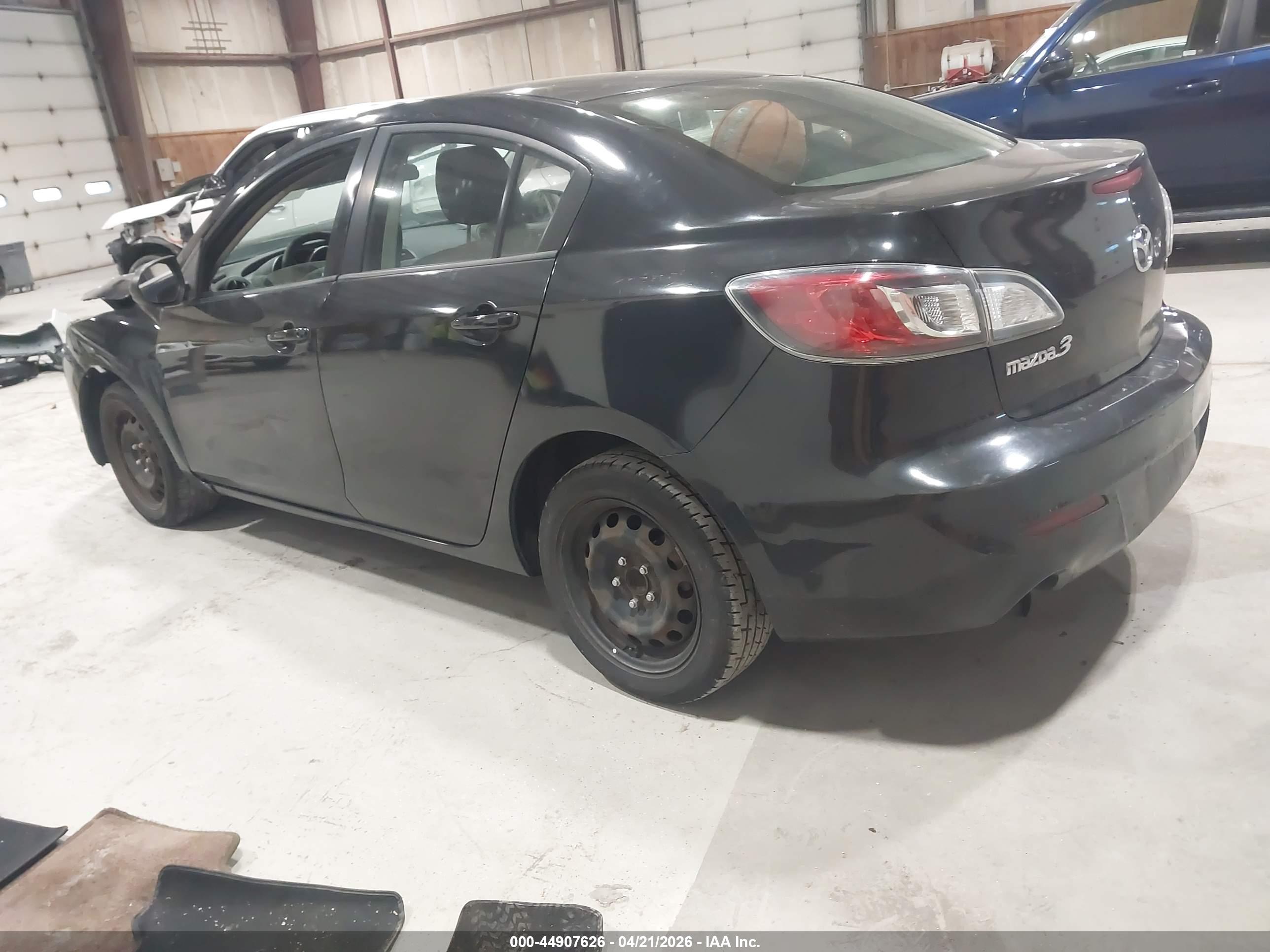 MAZDA MAZDA3 image 3