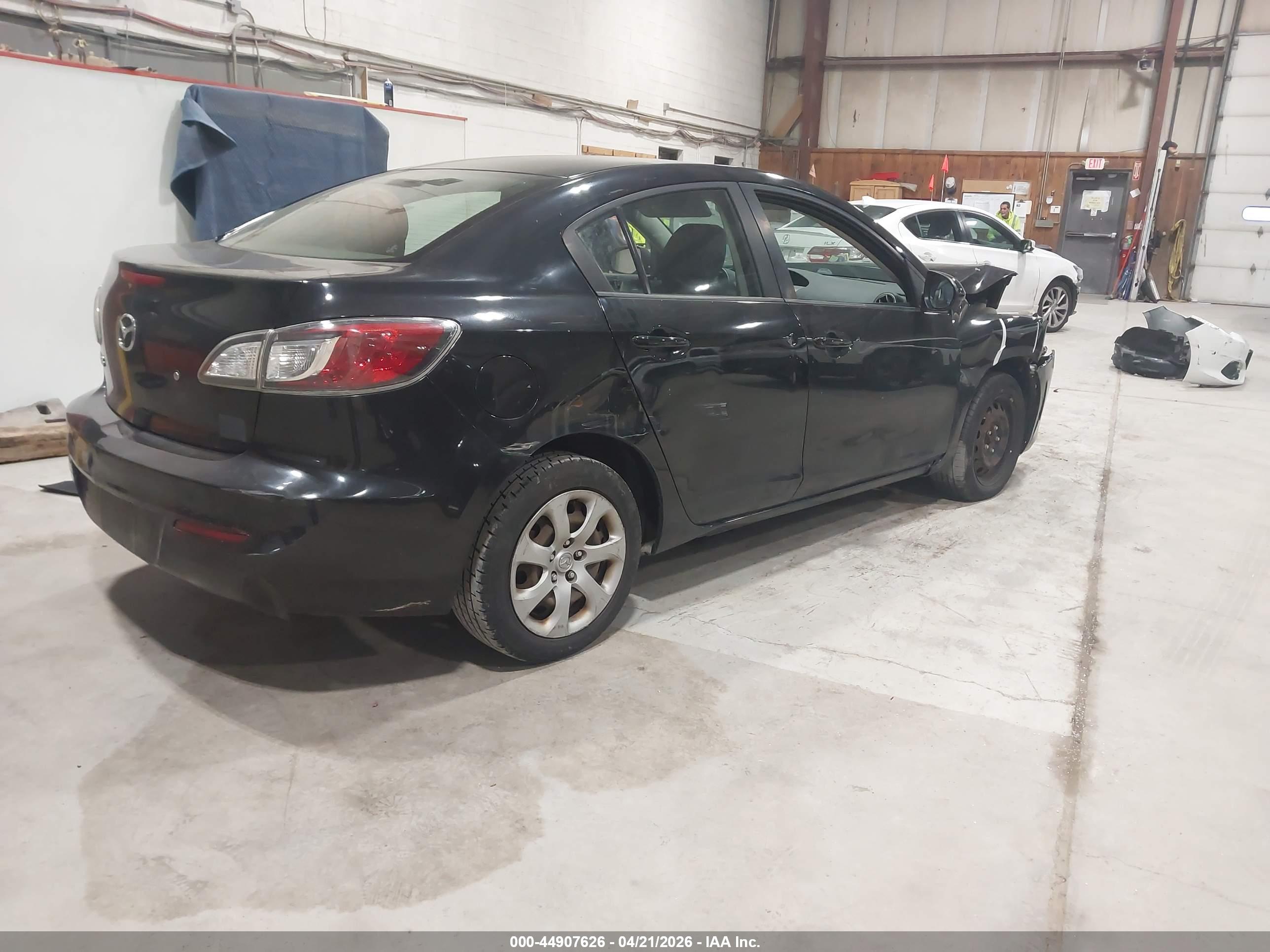 MAZDA MAZDA3 image 4