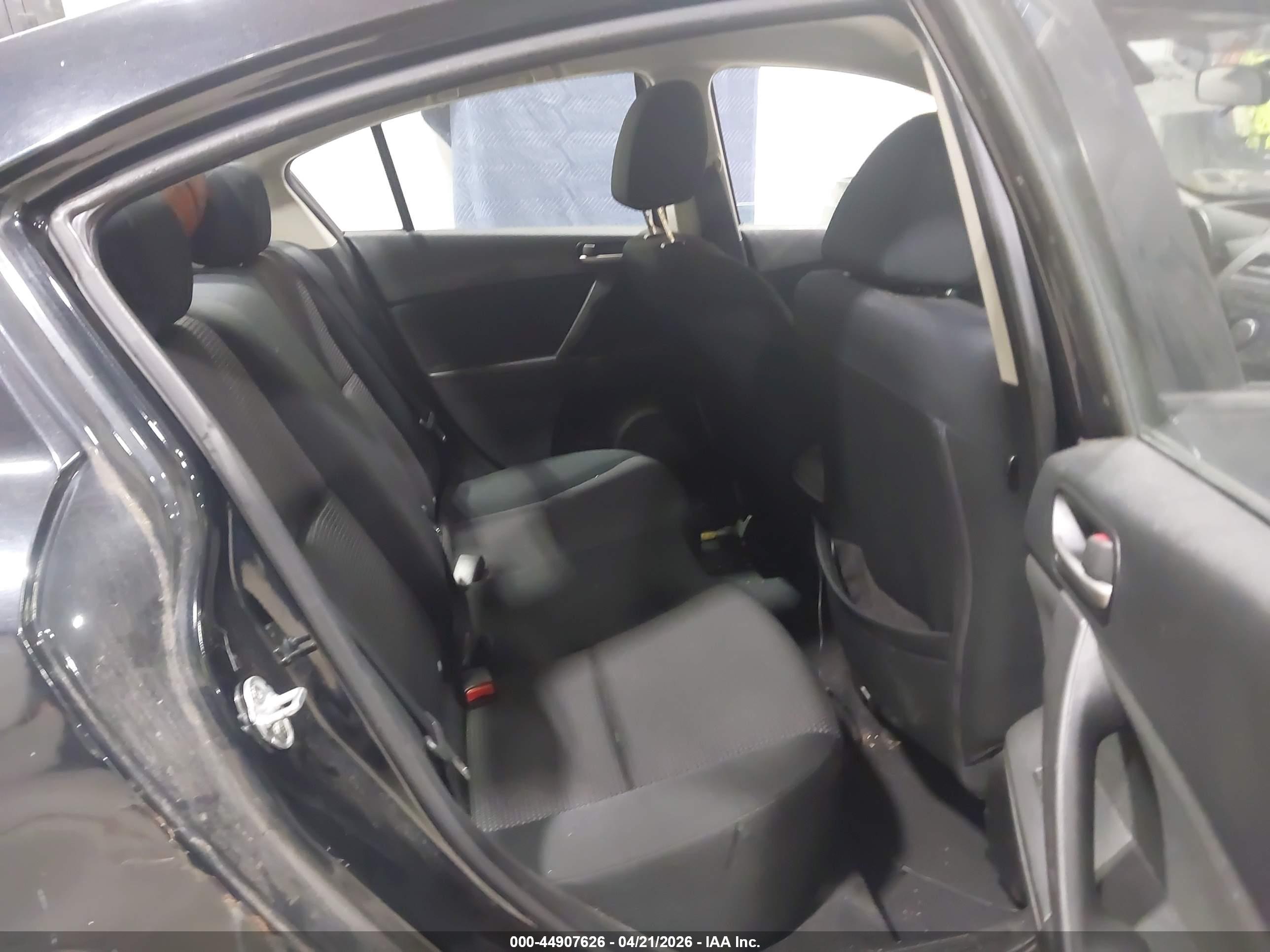 MAZDA MAZDA3 image 8