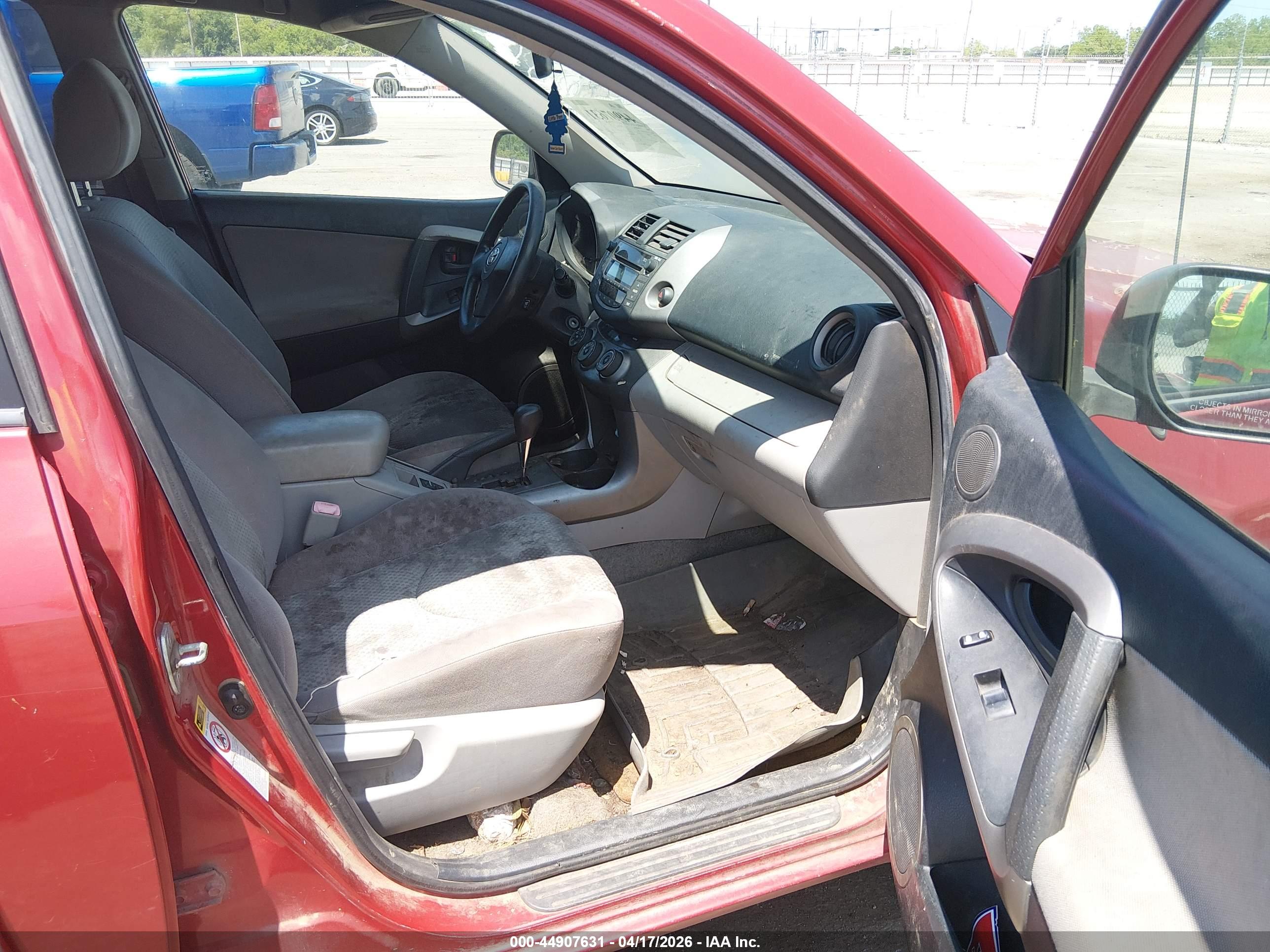 TOYOTA RAV4 image 5