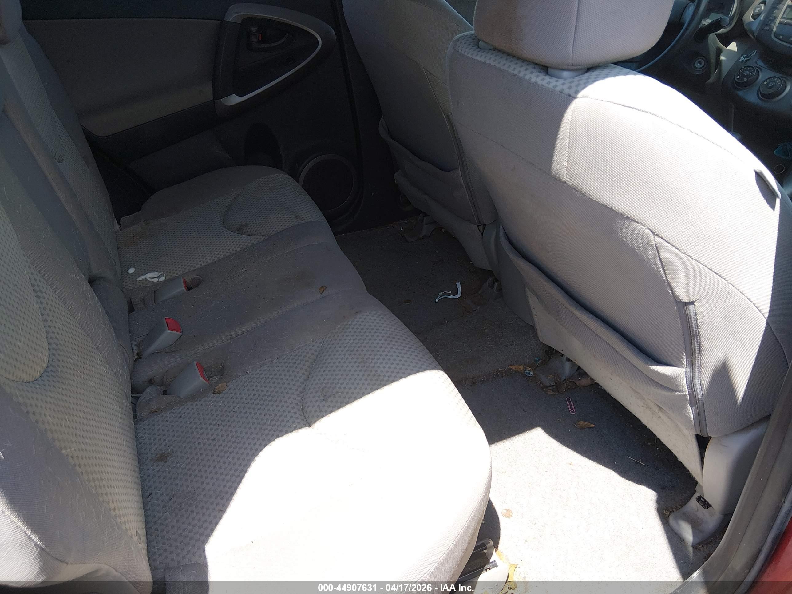 TOYOTA RAV4 image 8
