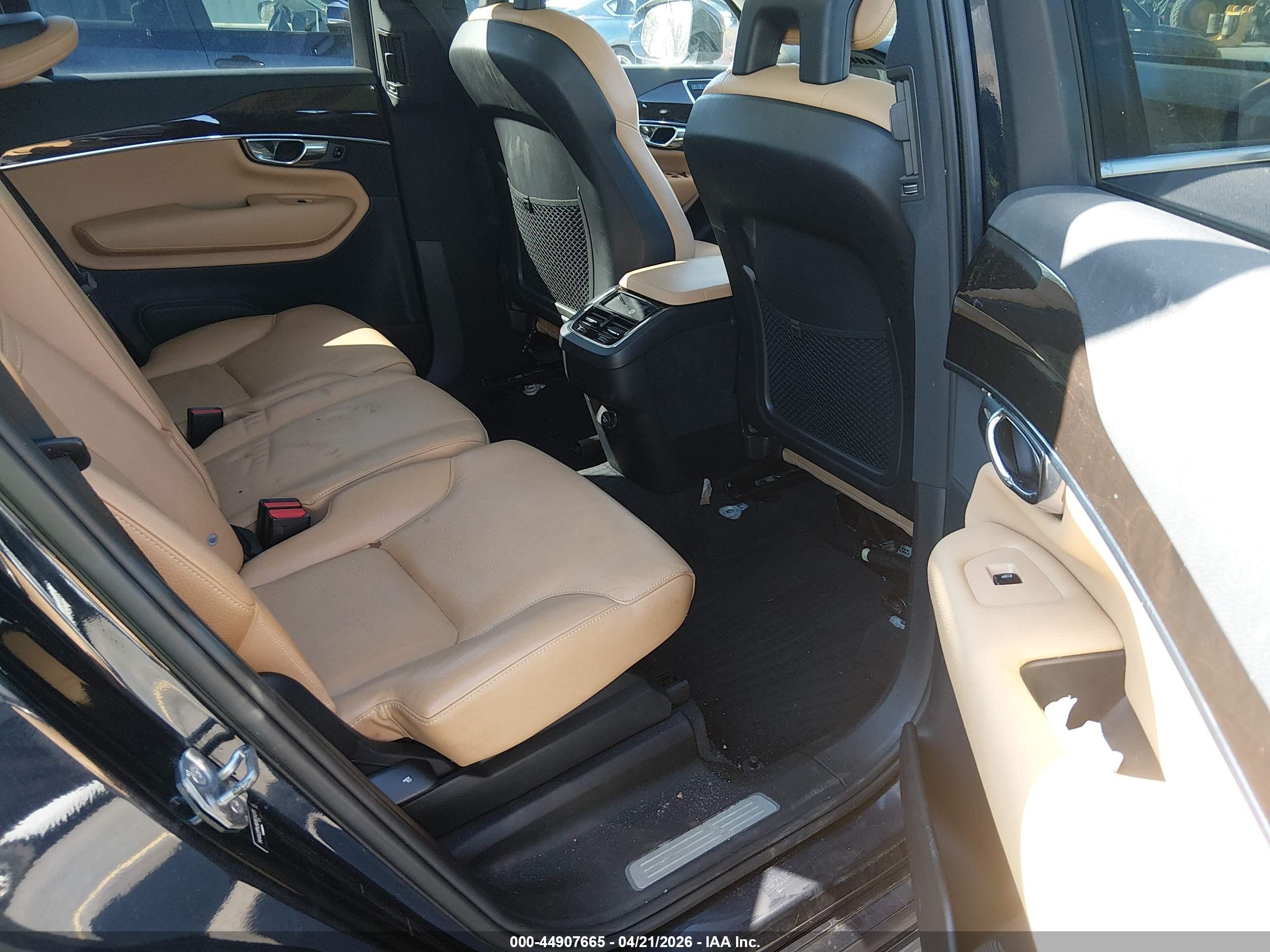 VOLVO XC90 image 8
