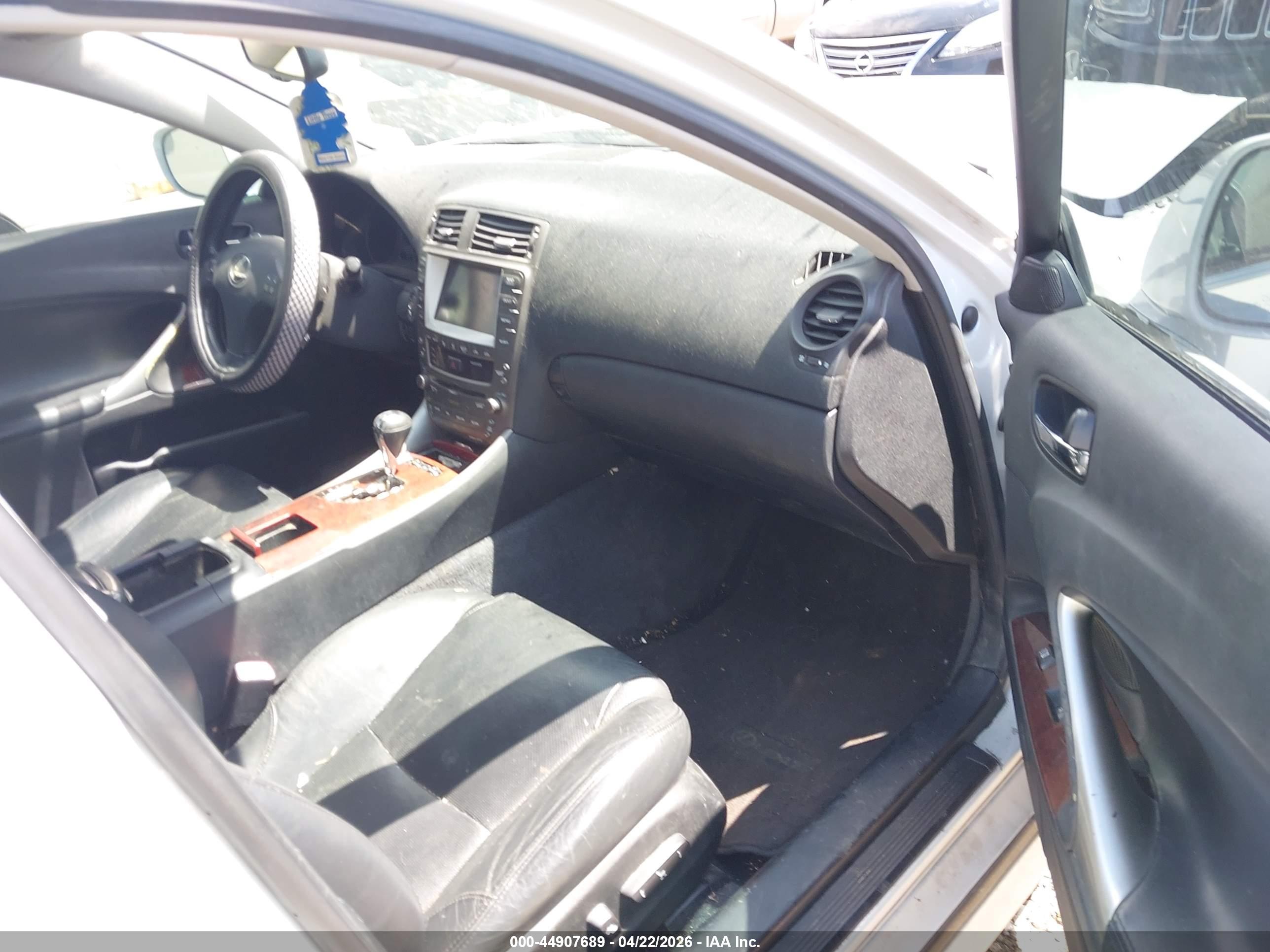 LEXUS IS image 5