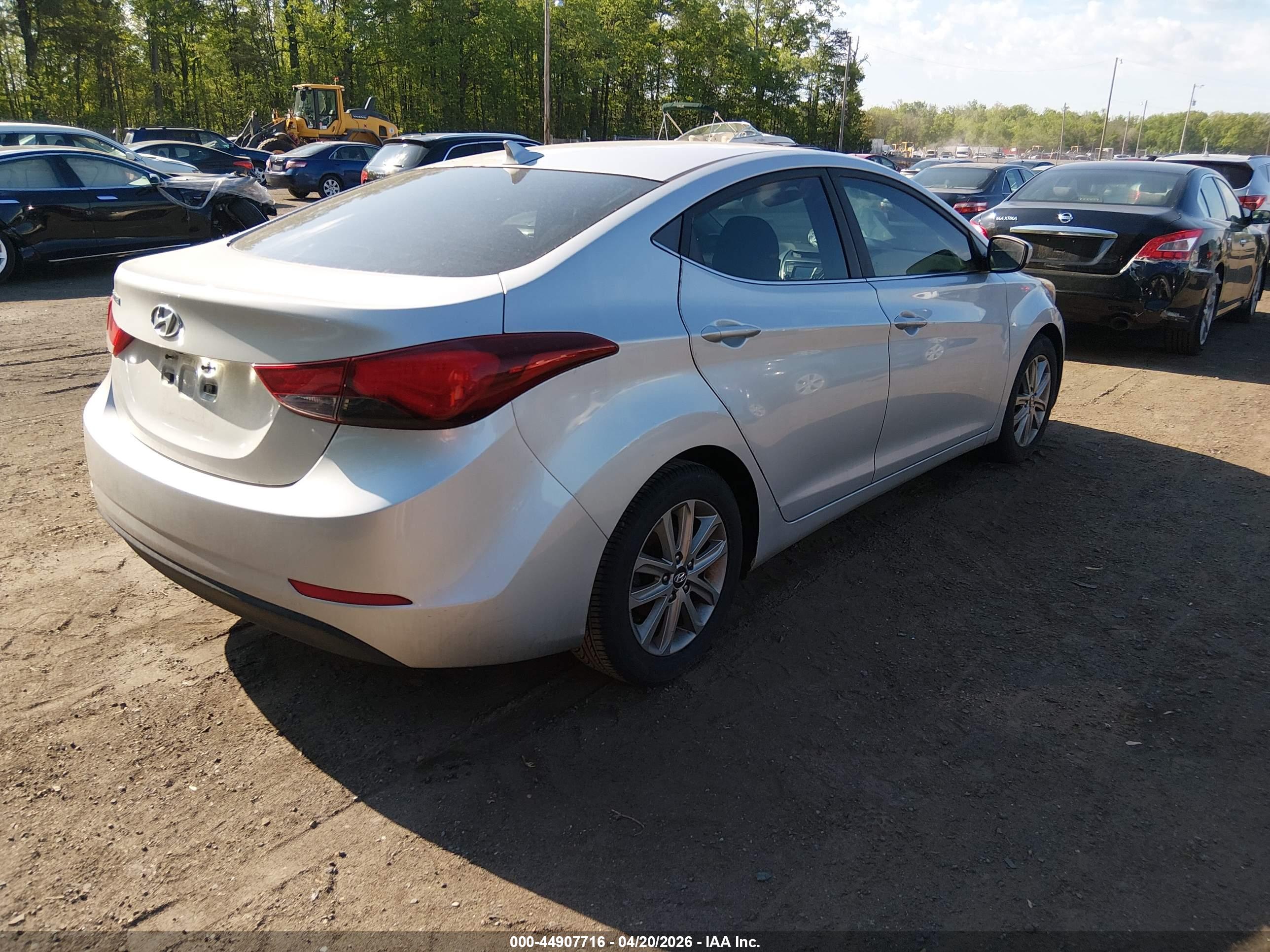 HYUNDAI ELANTRA image 4
