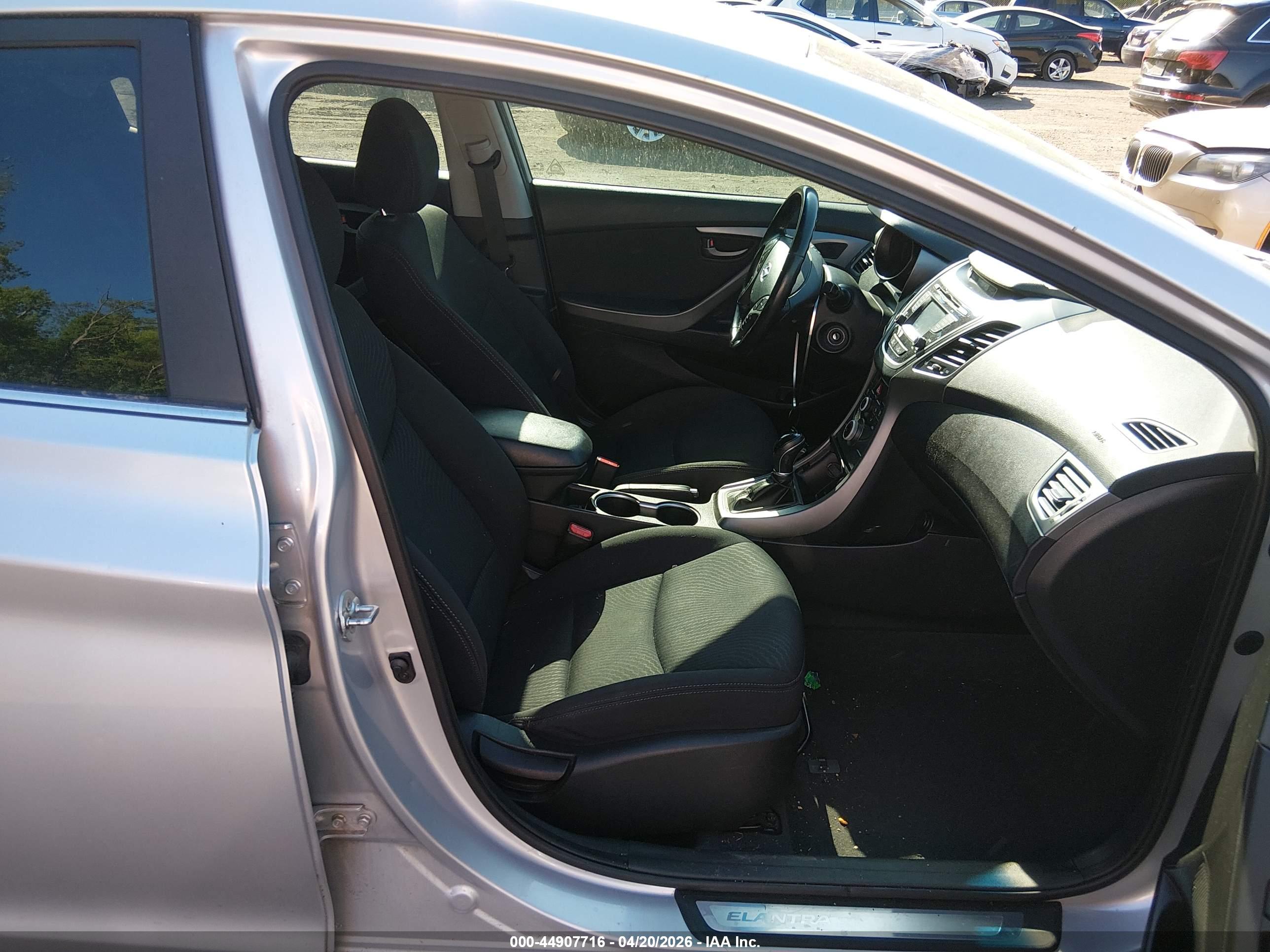 HYUNDAI ELANTRA image 5