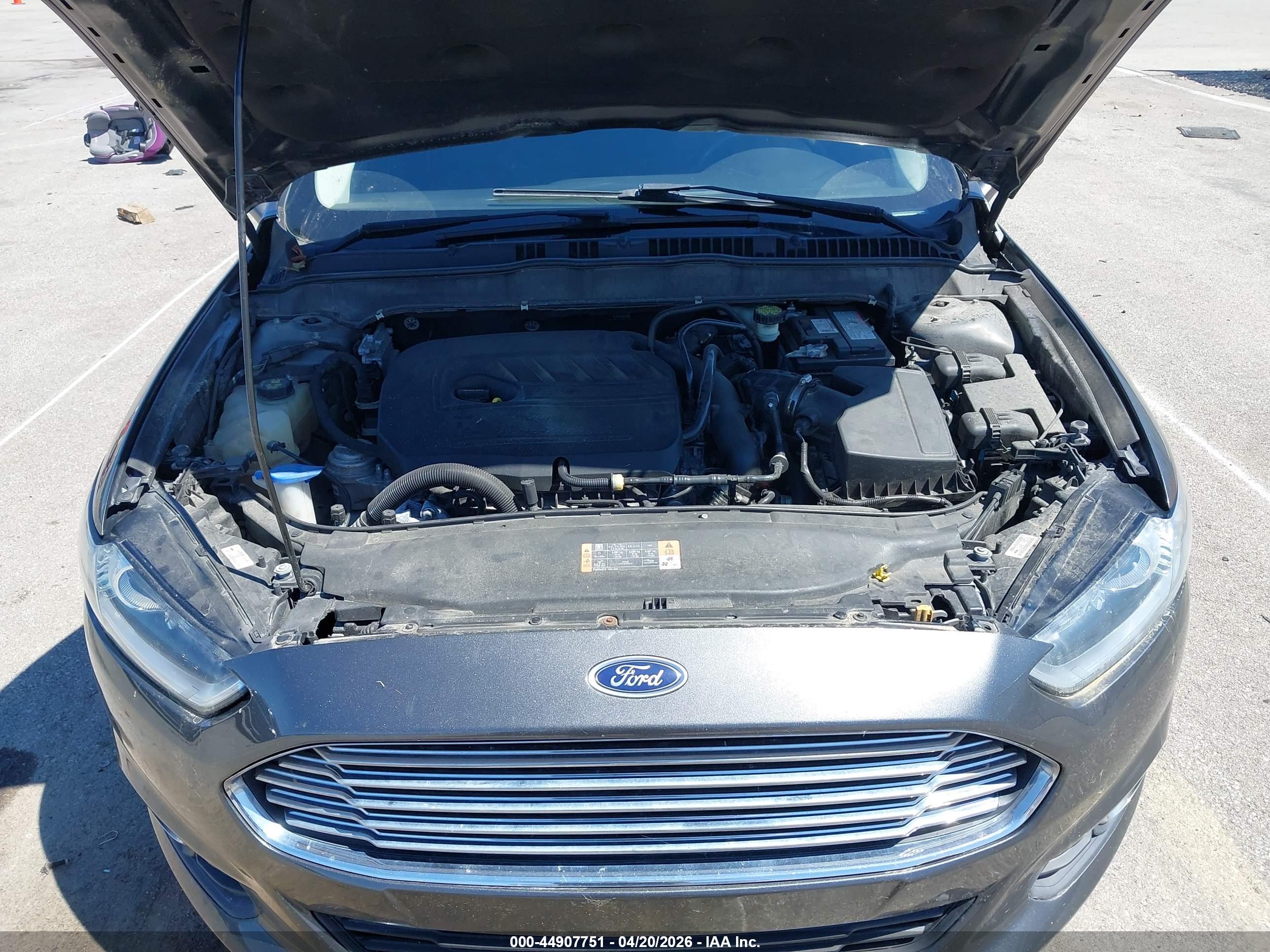 FORD FUSION image 10