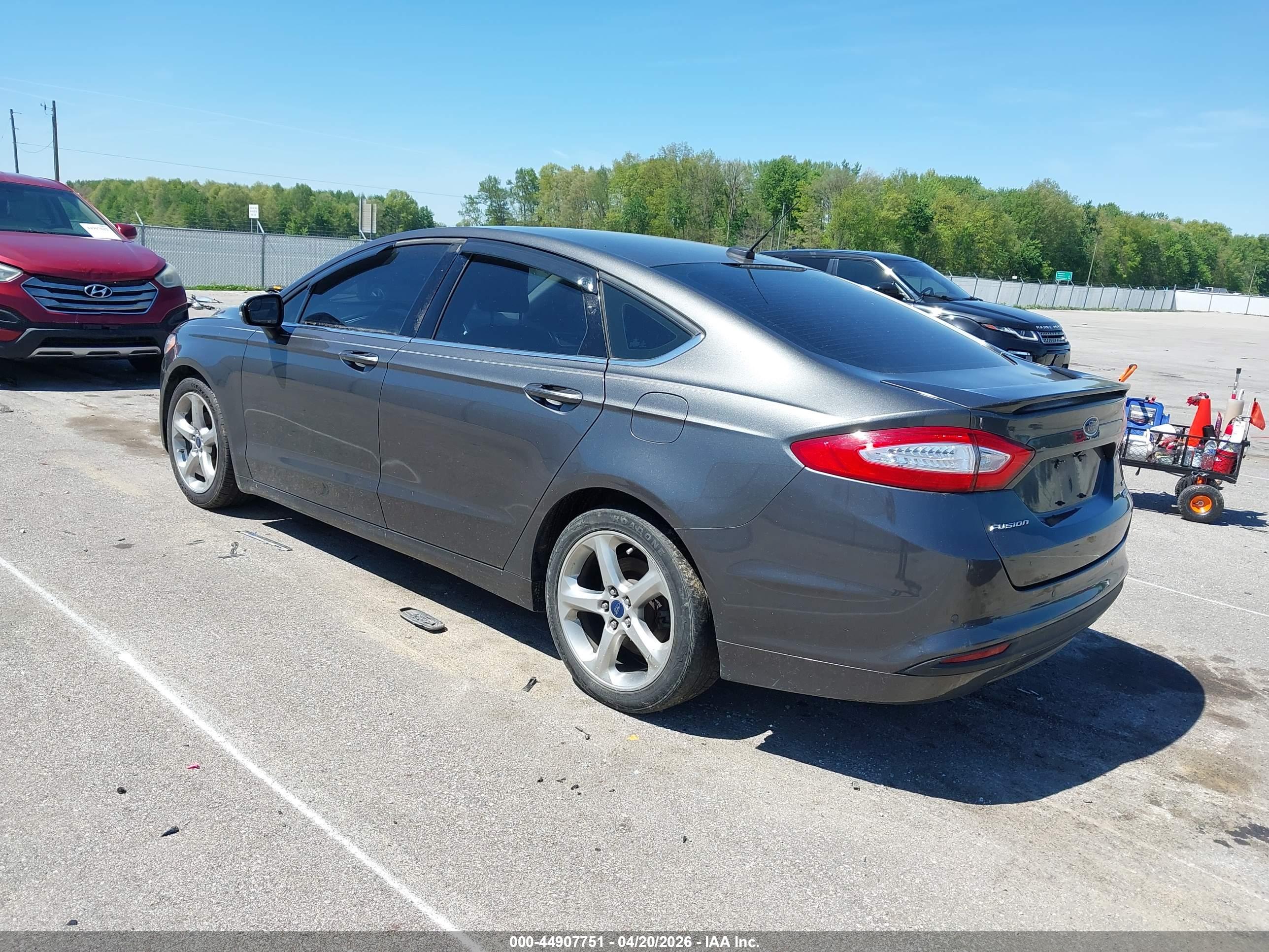 FORD FUSION image 3