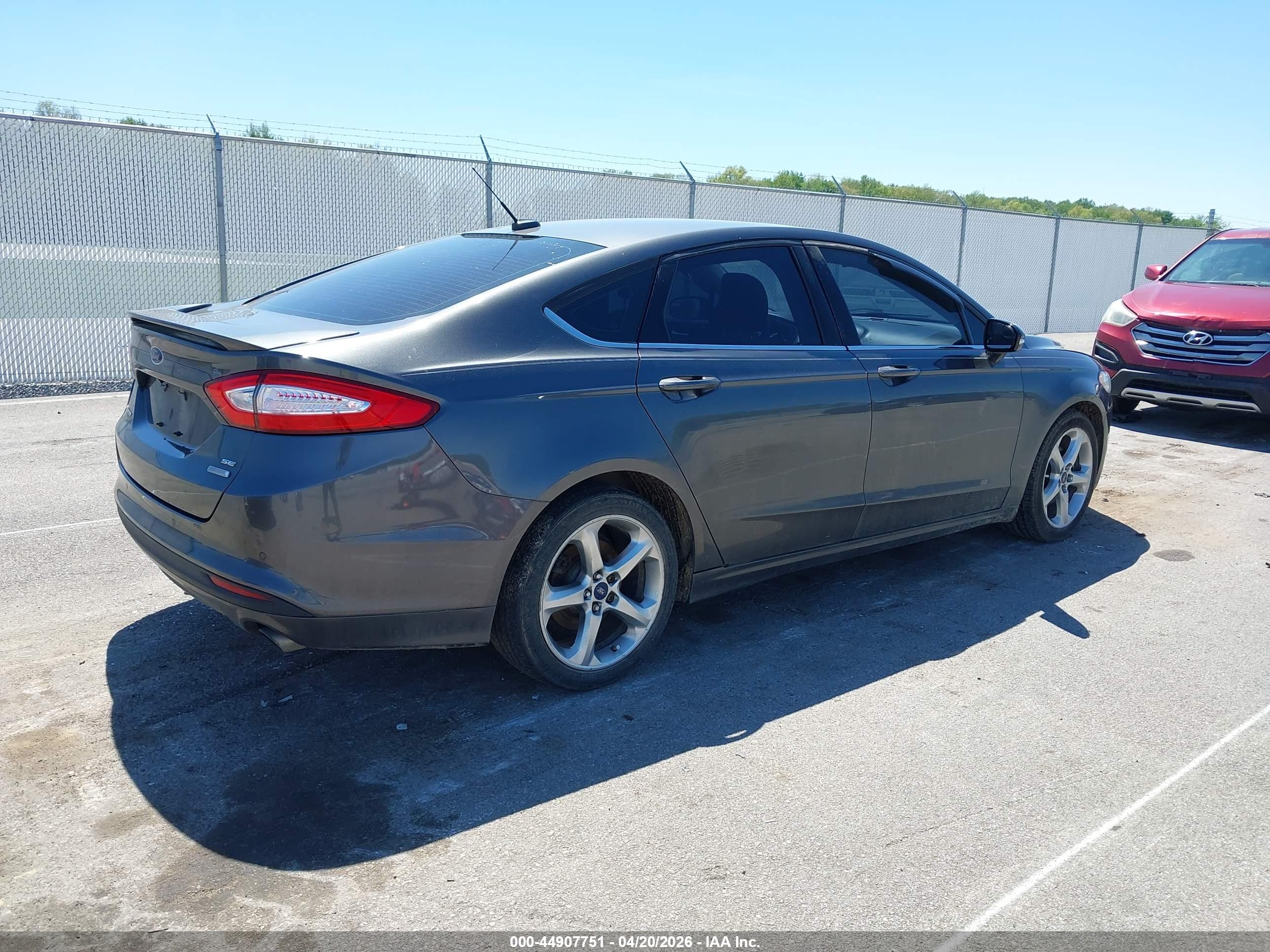 FORD FUSION image 4