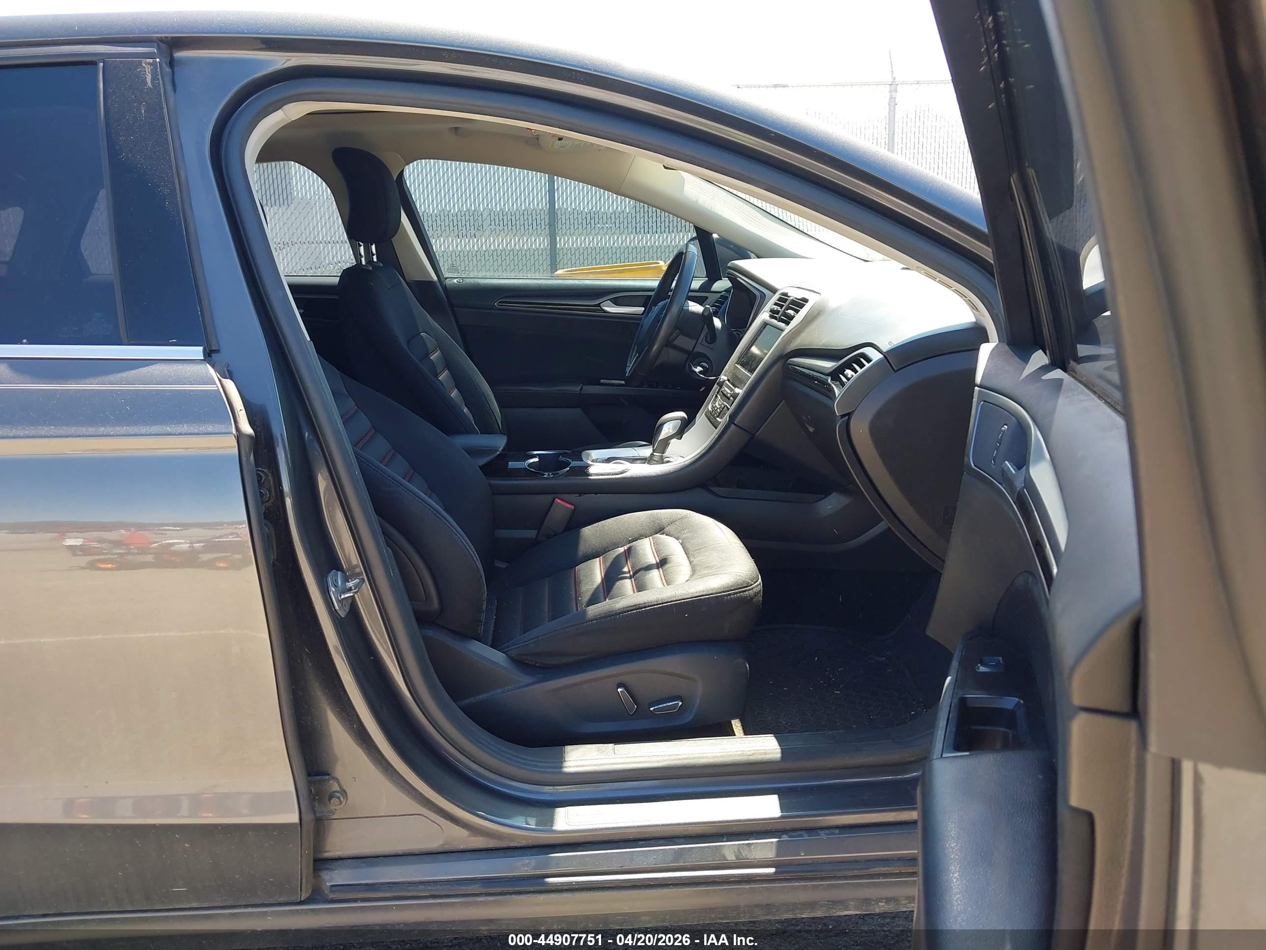FORD FUSION image 5