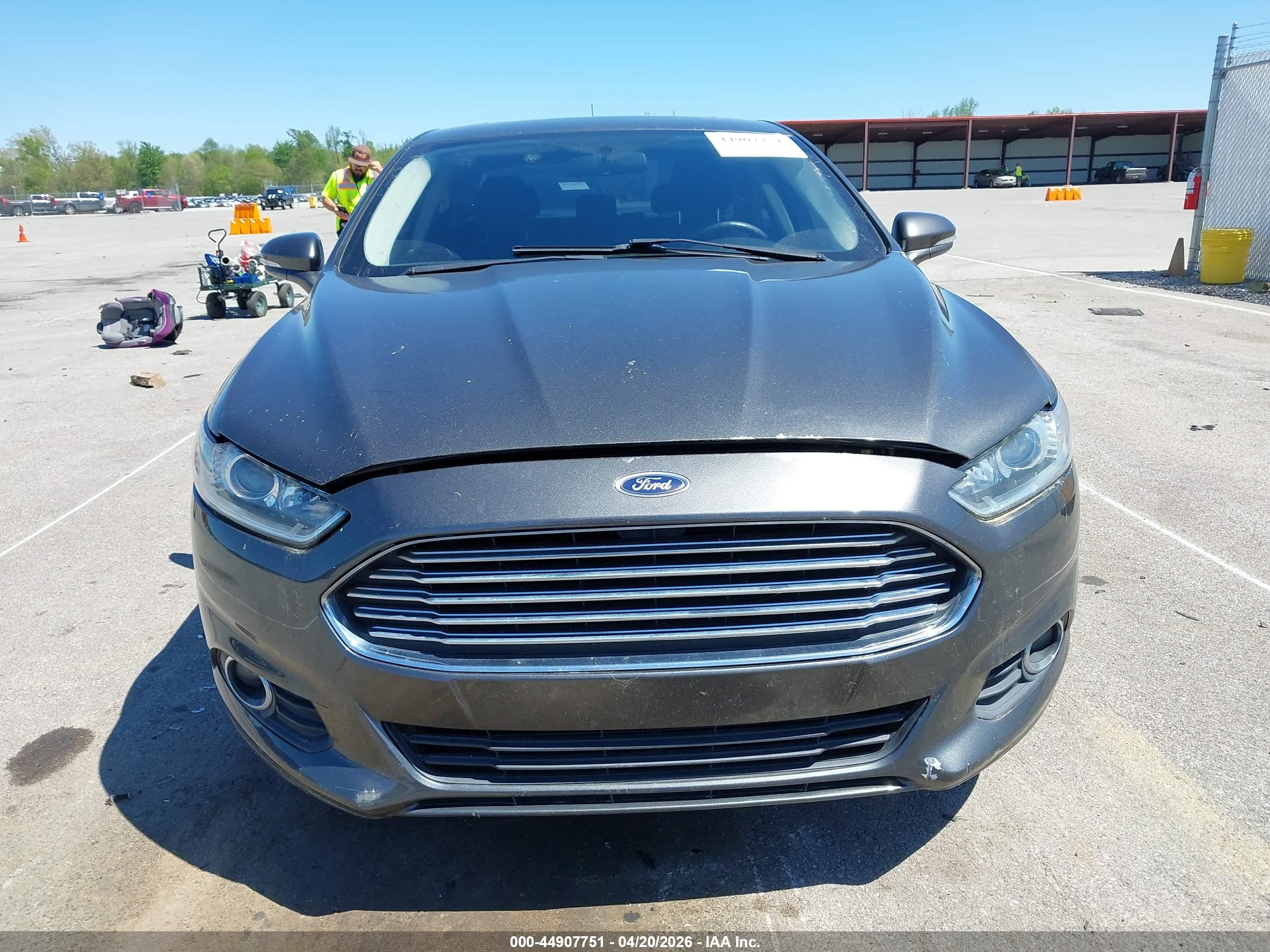 FORD FUSION image 6