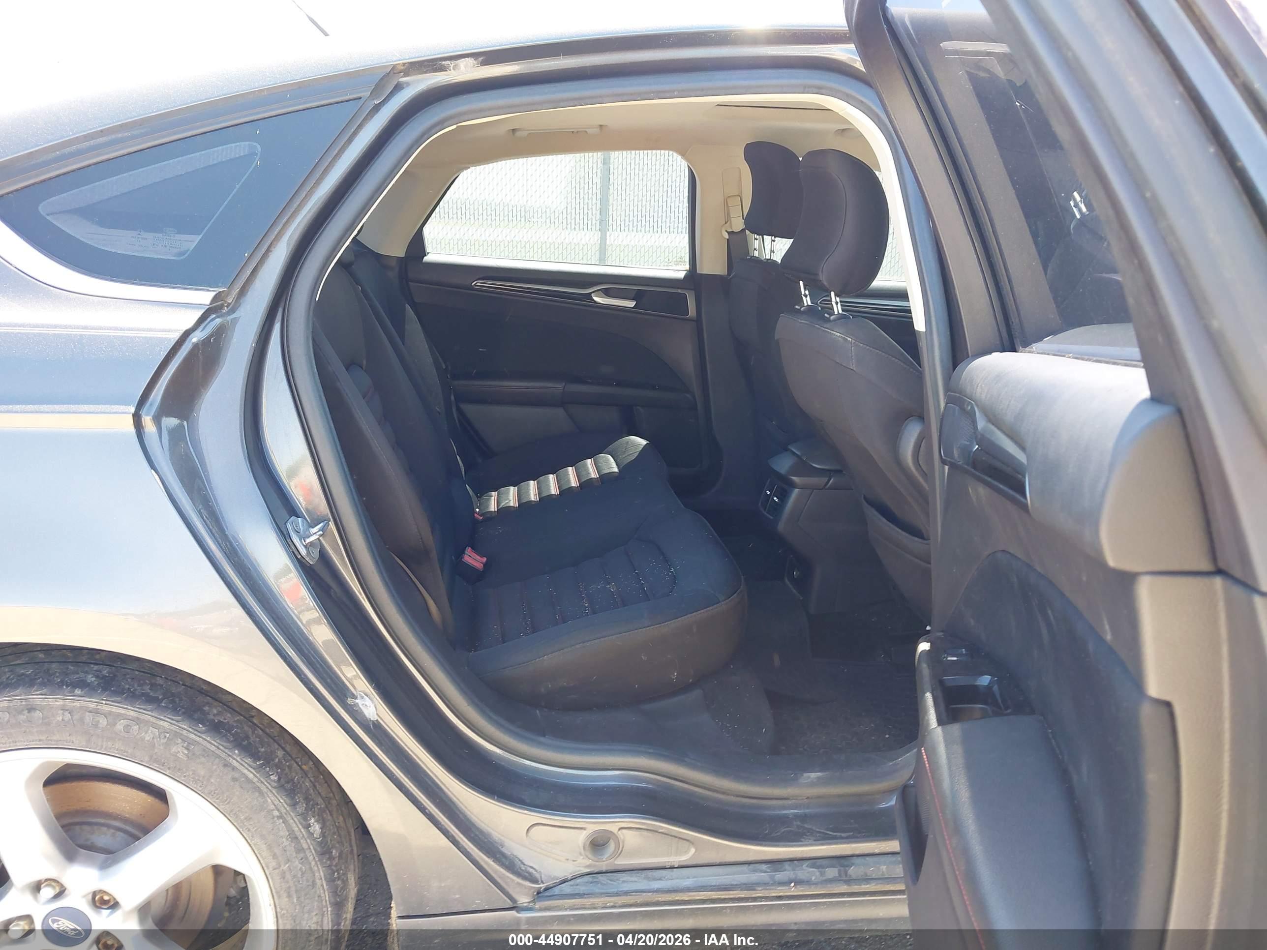 FORD FUSION image 8