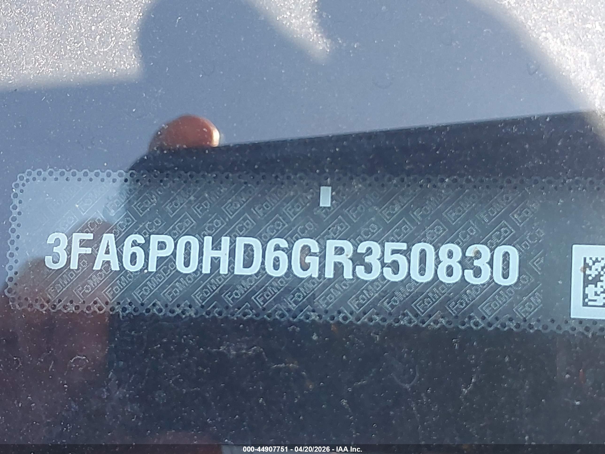 FORD FUSION image 9