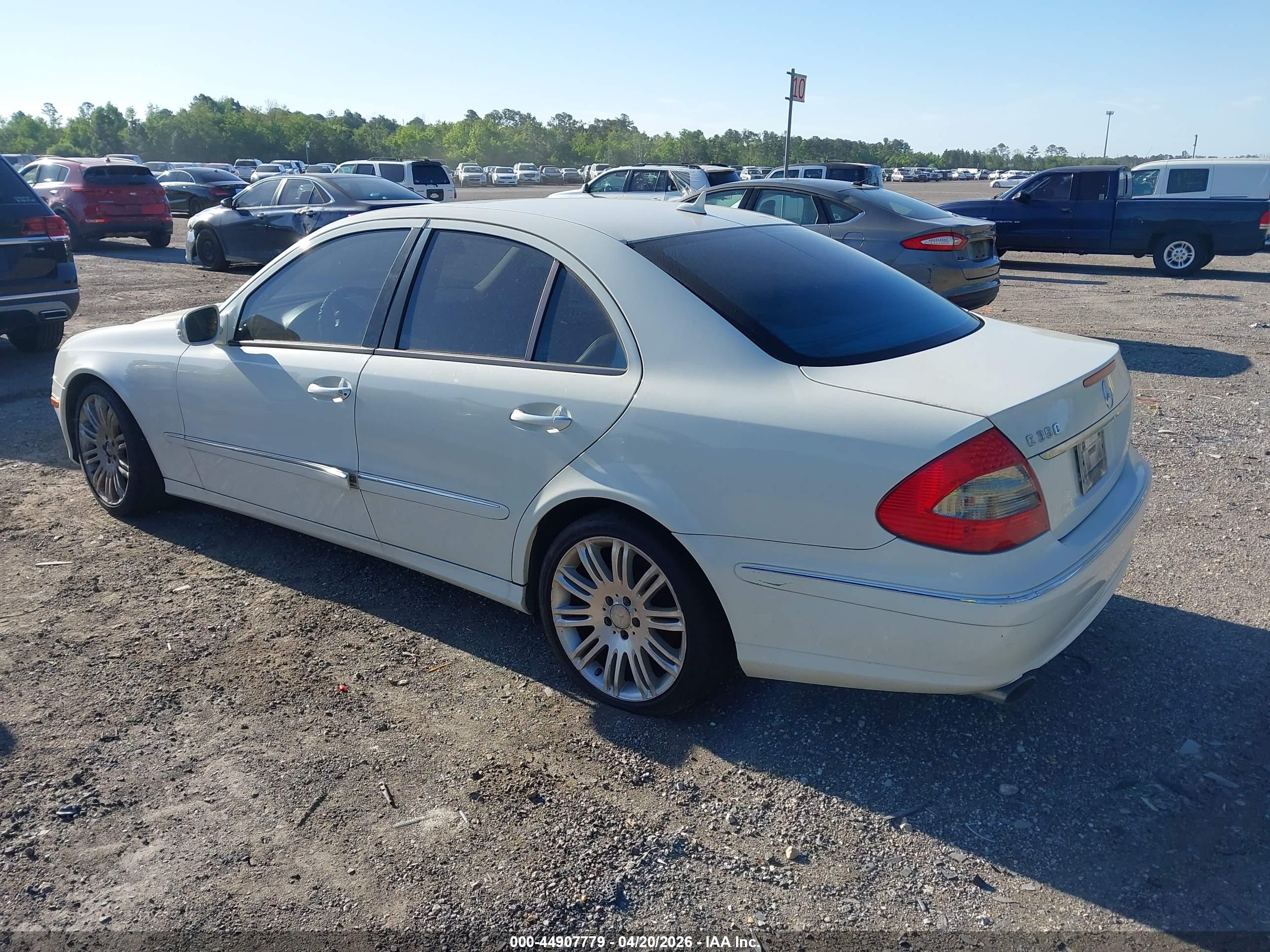 MERCEDES-BENZ E image 3