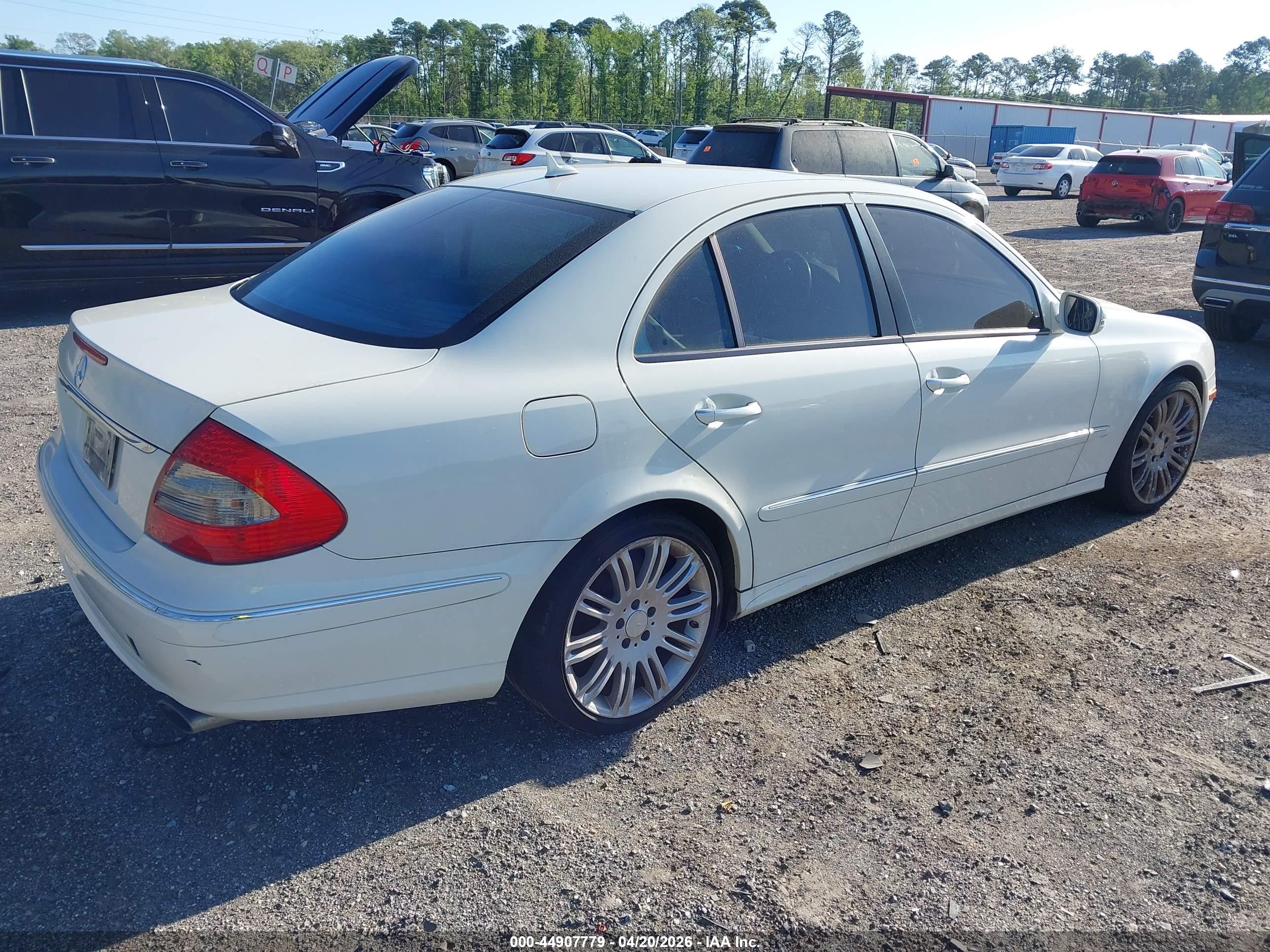 MERCEDES-BENZ E image 4
