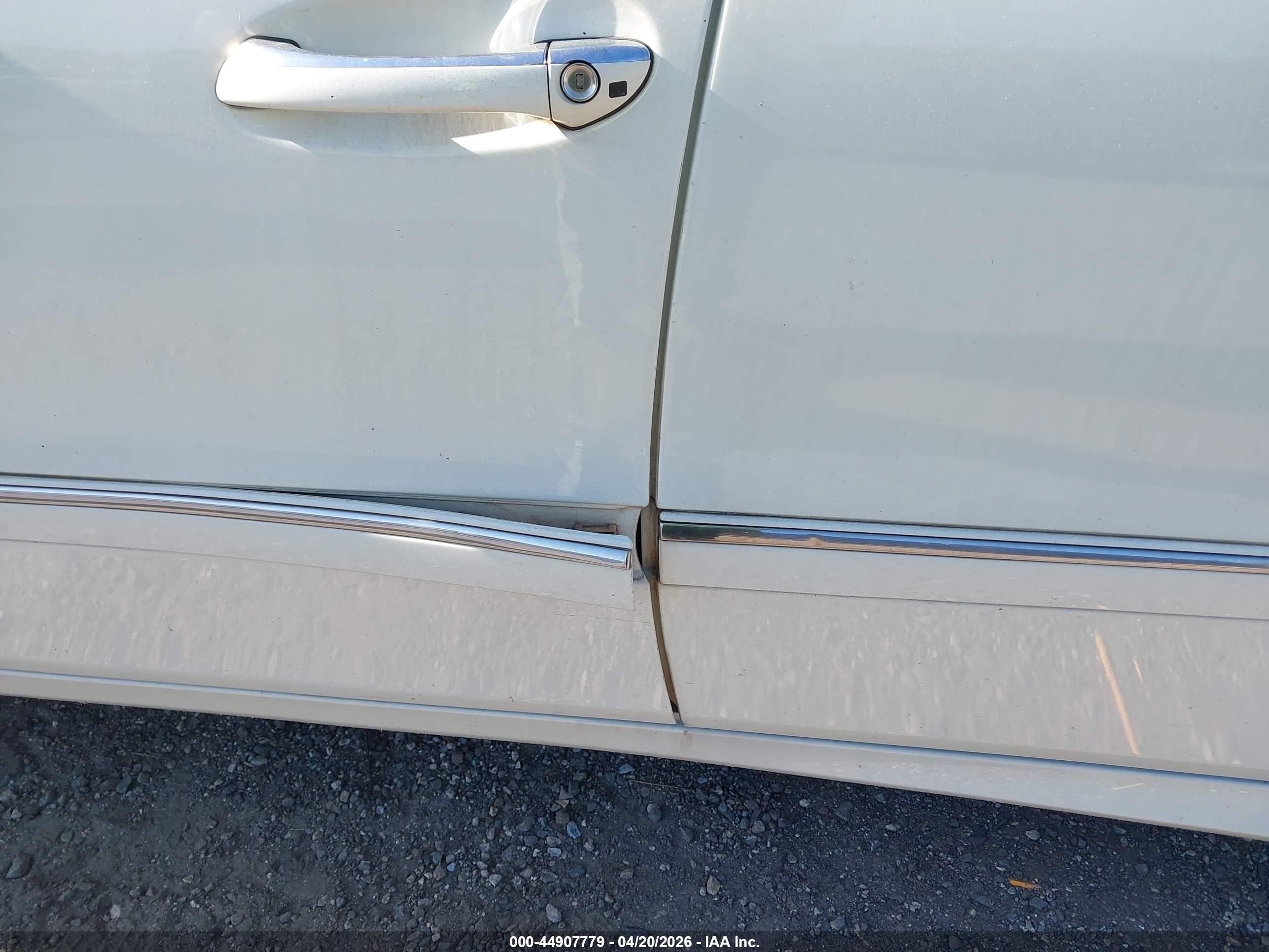 MERCEDES-BENZ E image 6