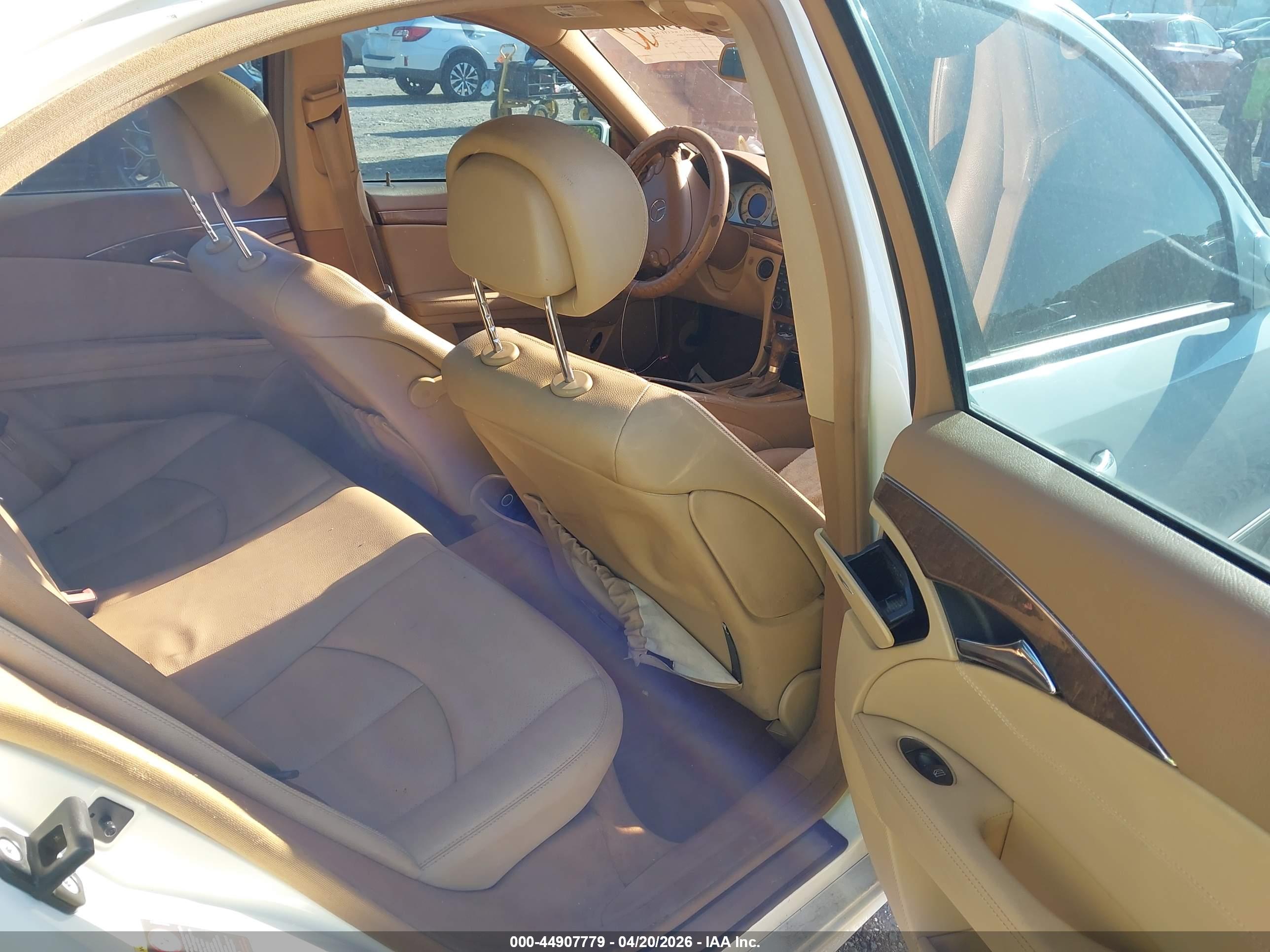 MERCEDES-BENZ E image 8