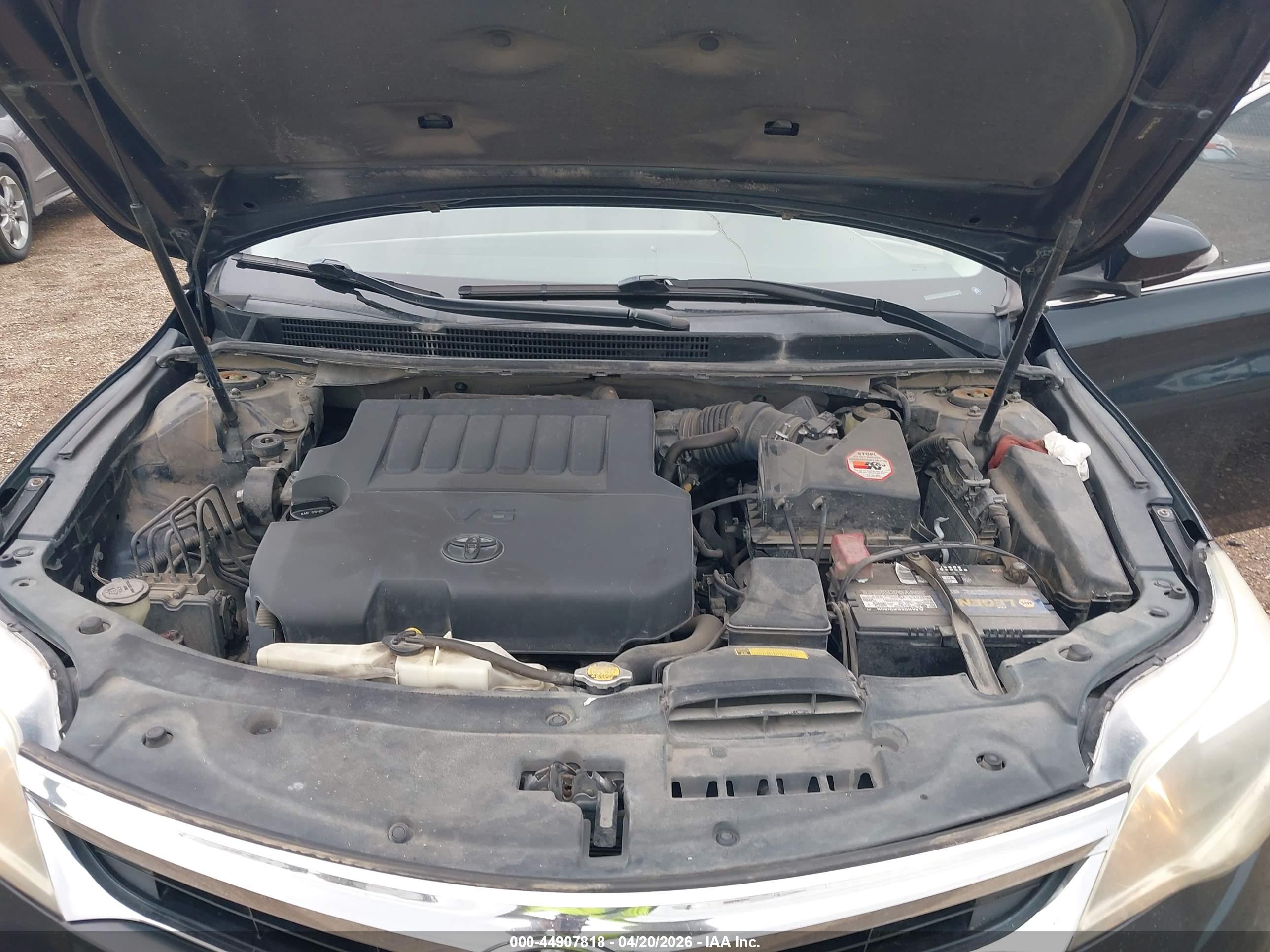 TOYOTA AVALON image 10