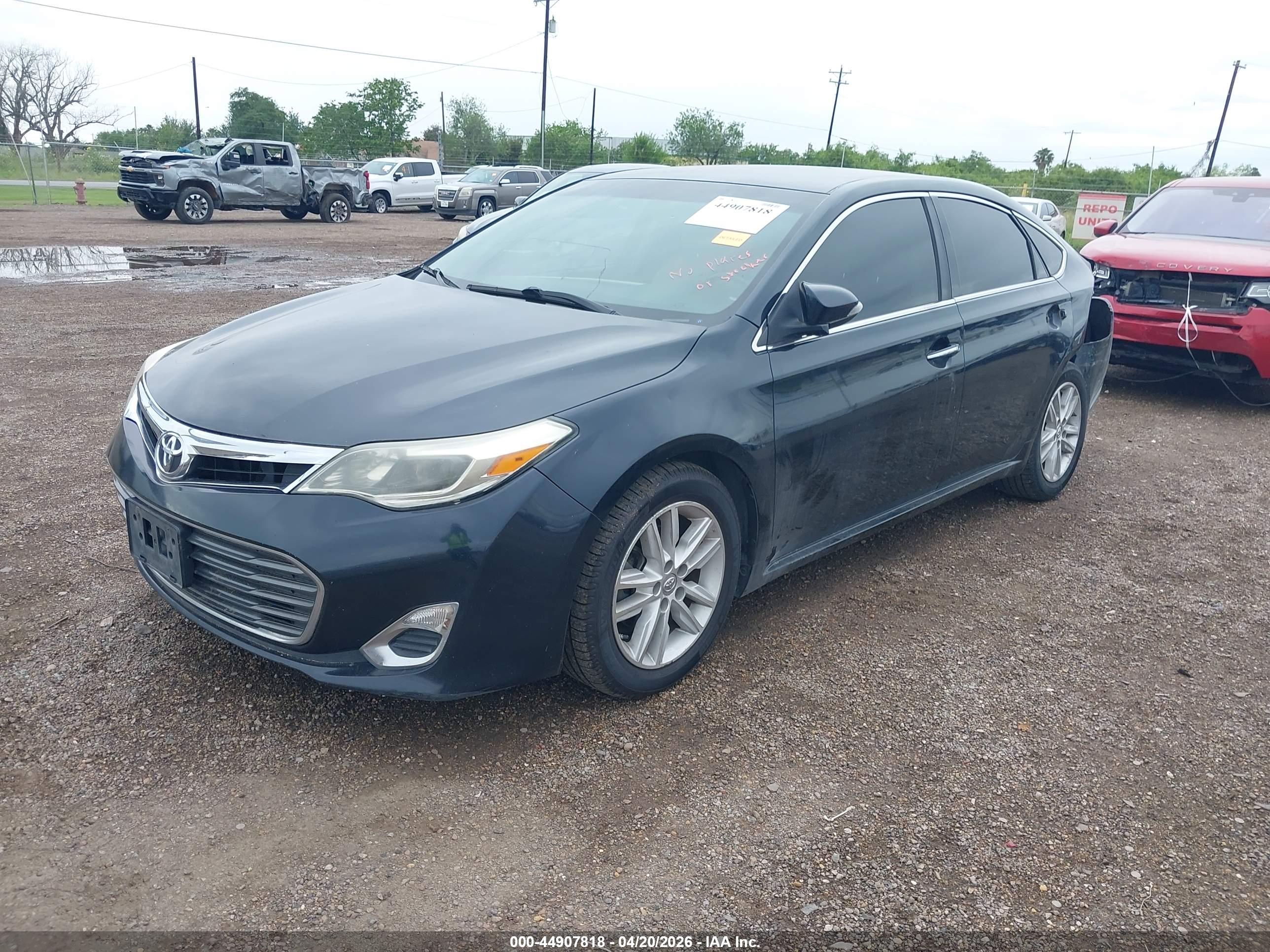 TOYOTA AVALON image 2