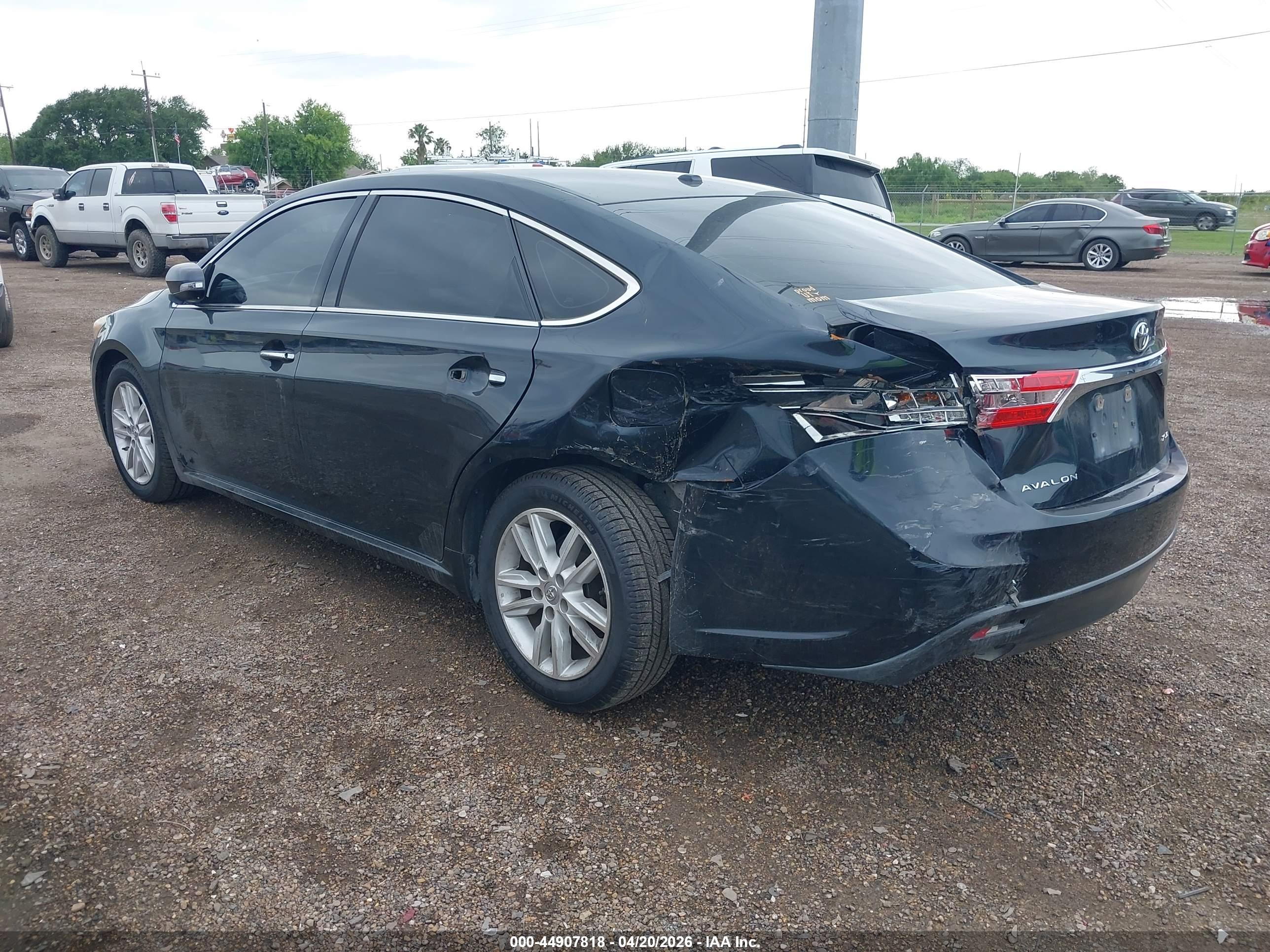 TOYOTA AVALON image 3