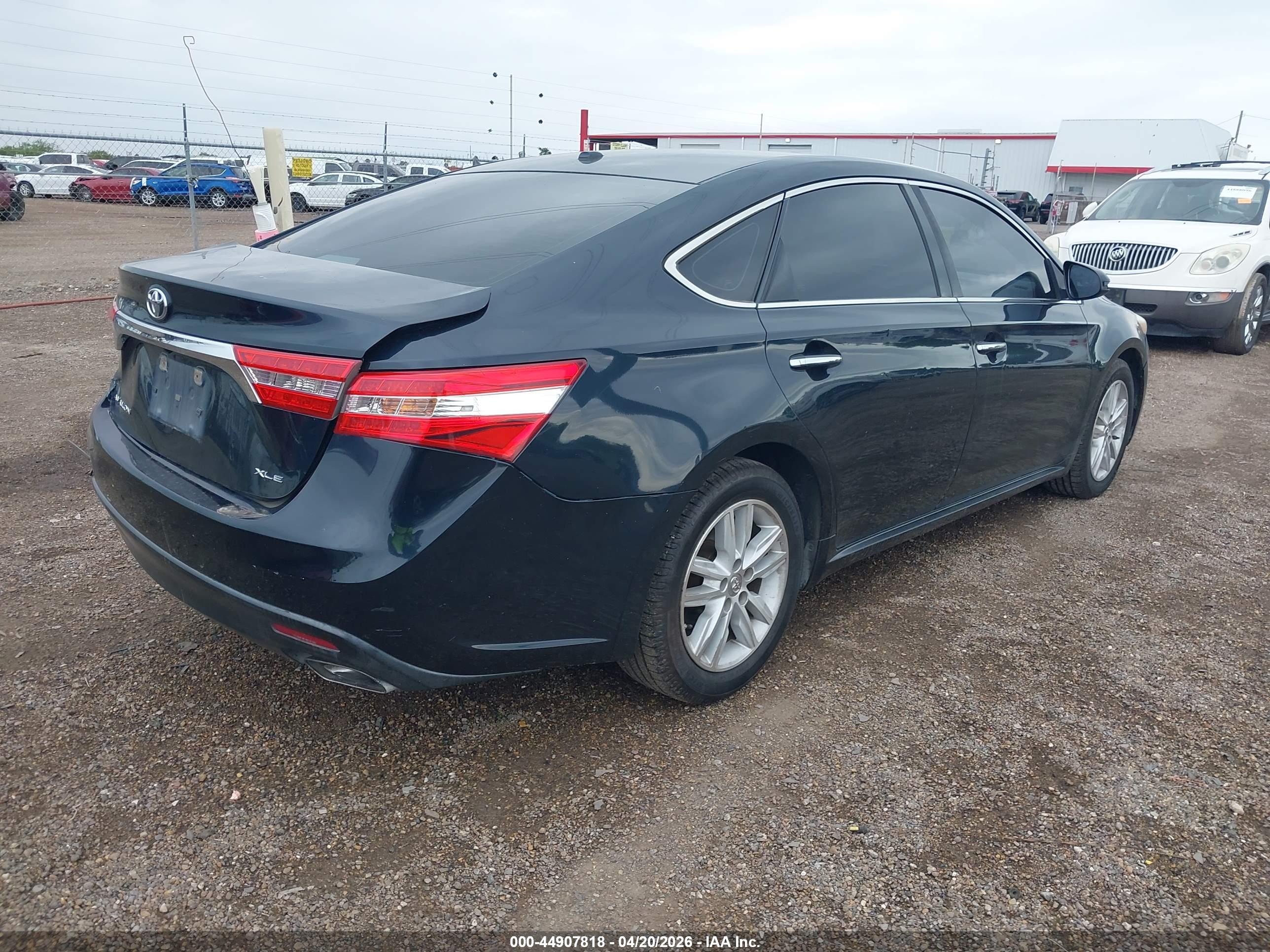 TOYOTA AVALON image 4