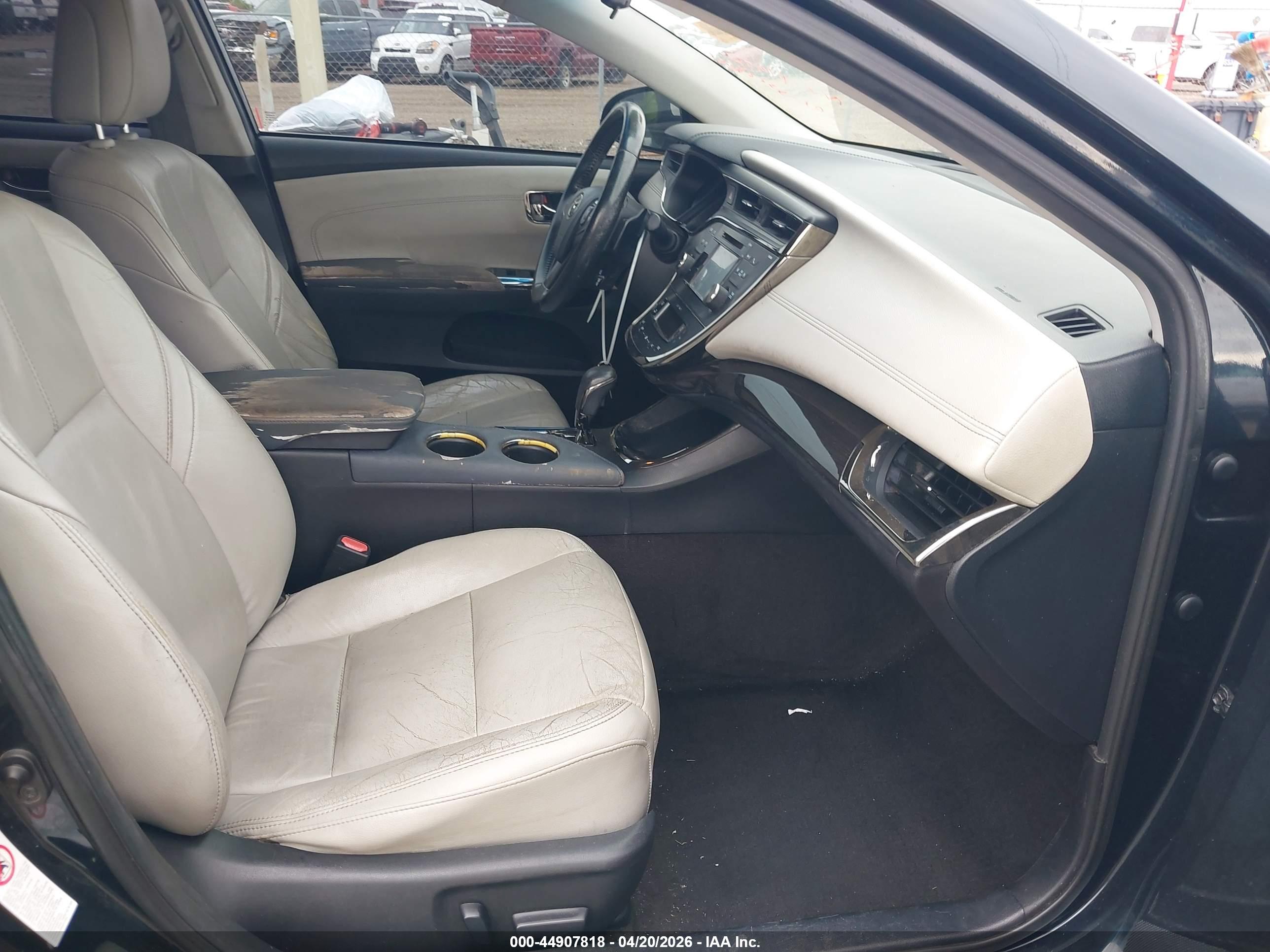 TOYOTA AVALON image 5