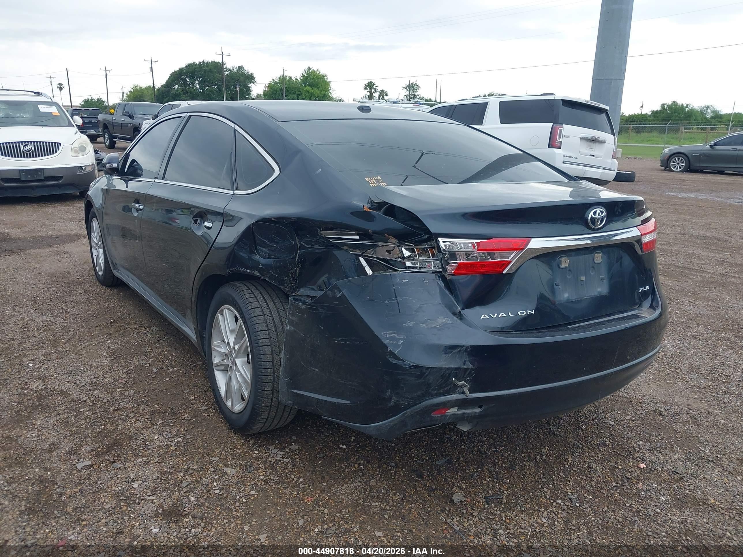 TOYOTA AVALON image 6