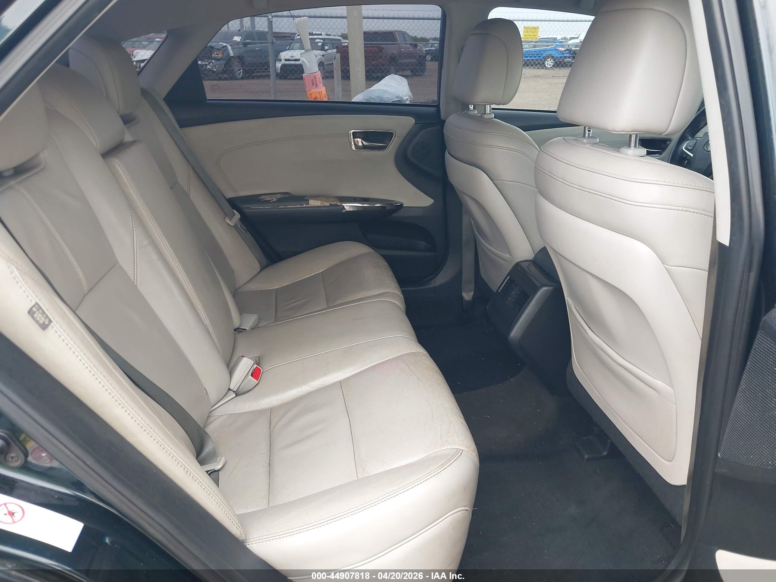 TOYOTA AVALON image 8