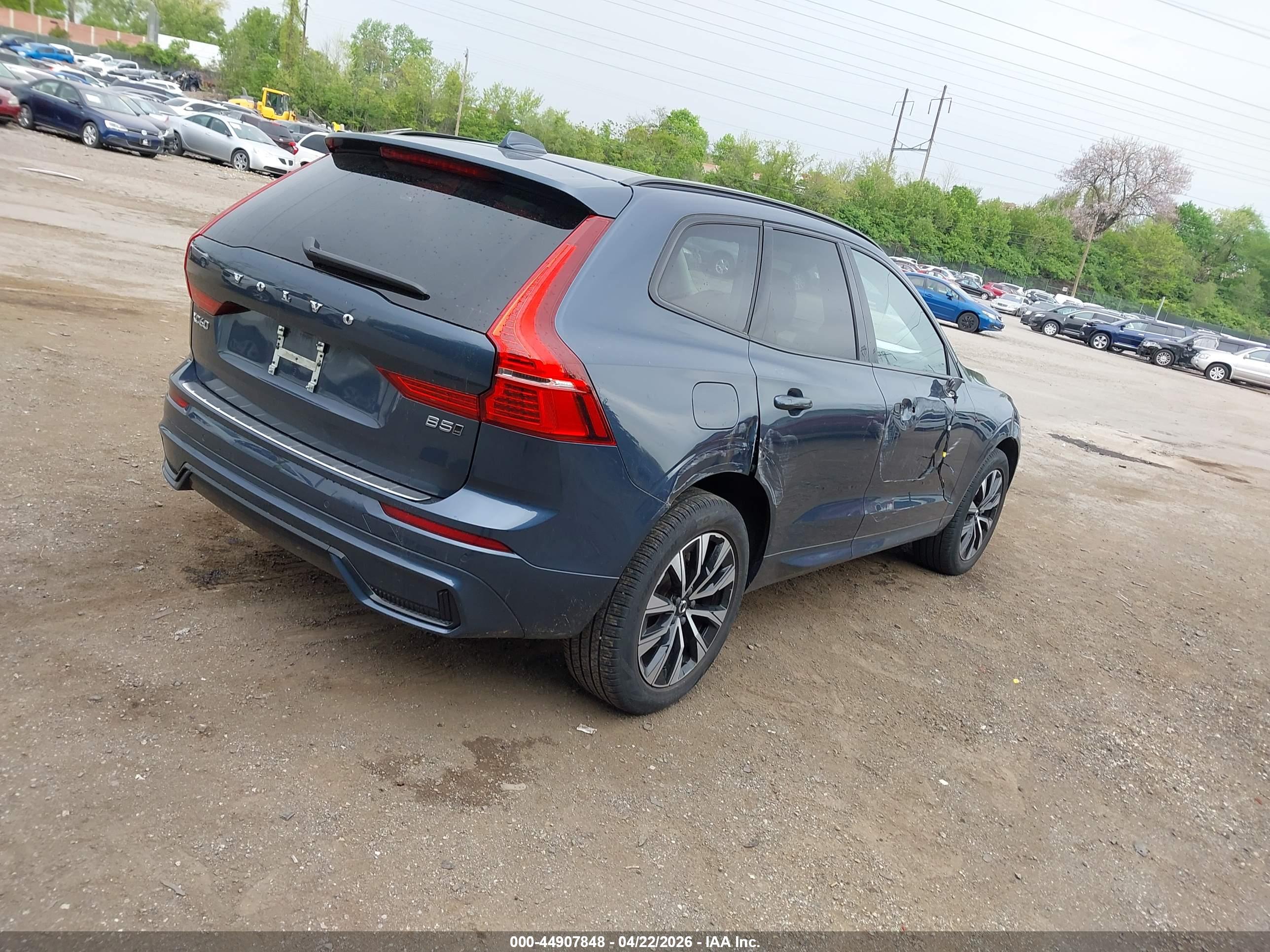VOLVO XC60 image 4