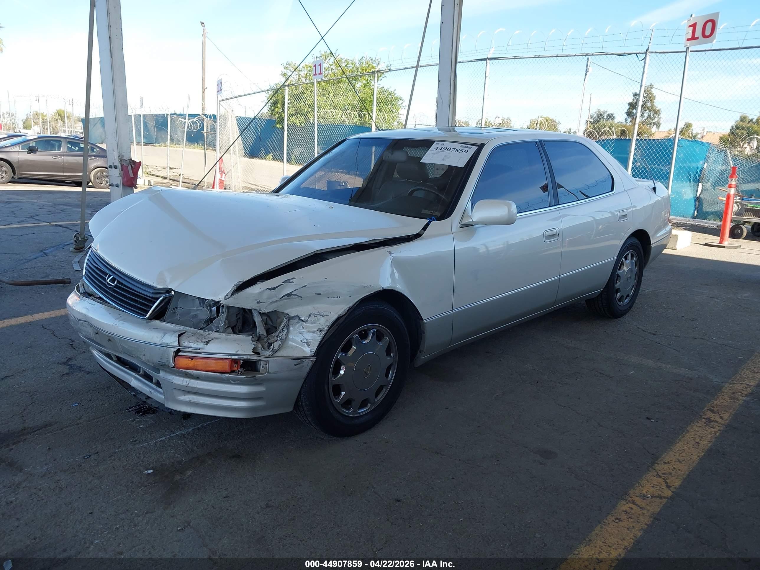 LEXUS LS image 2