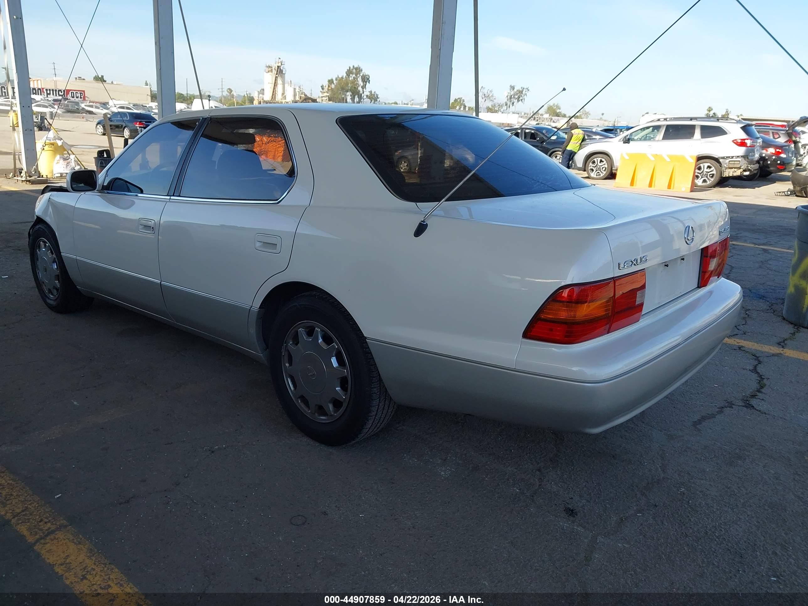LEXUS LS image 3
