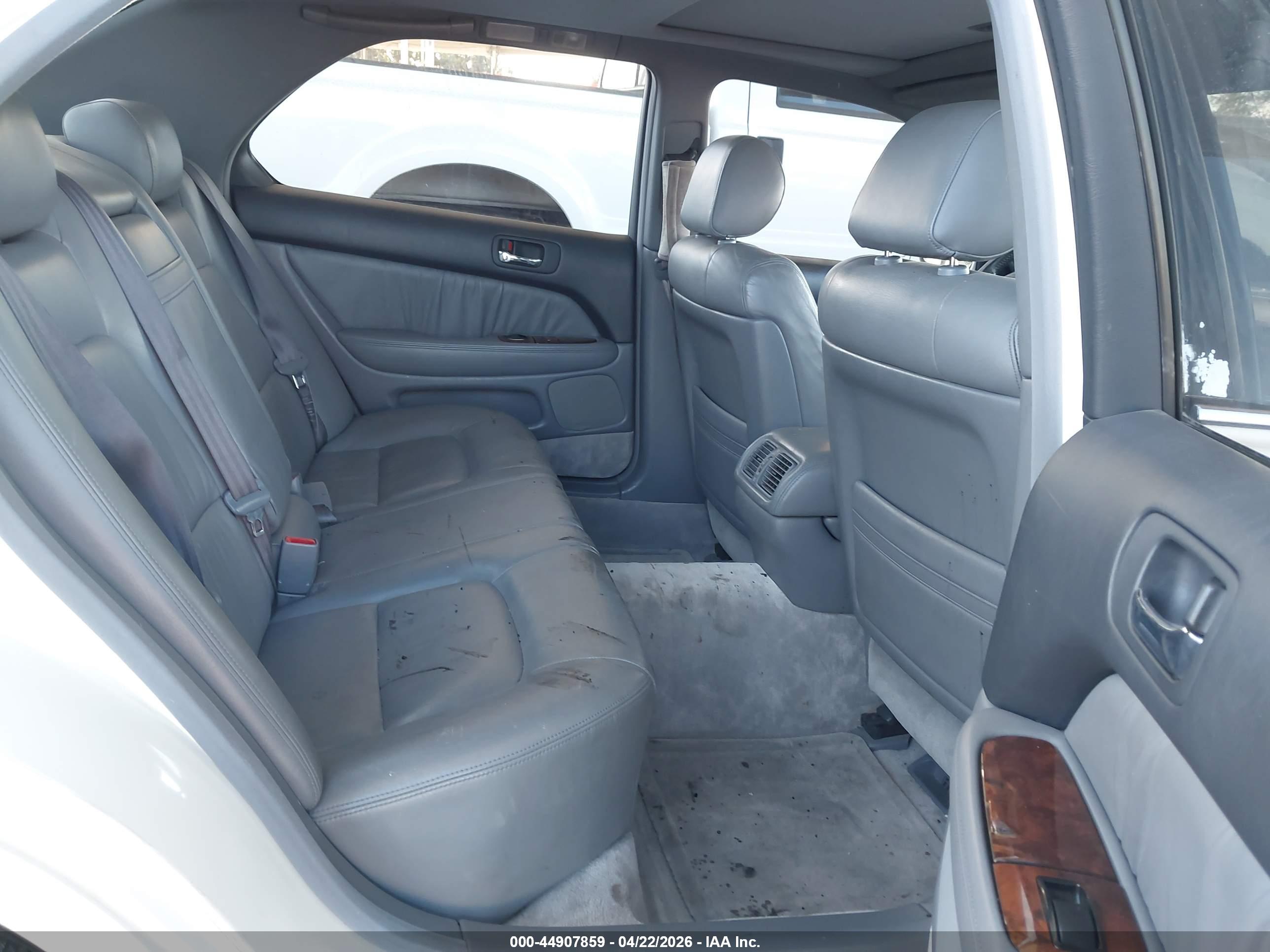 LEXUS LS image 8