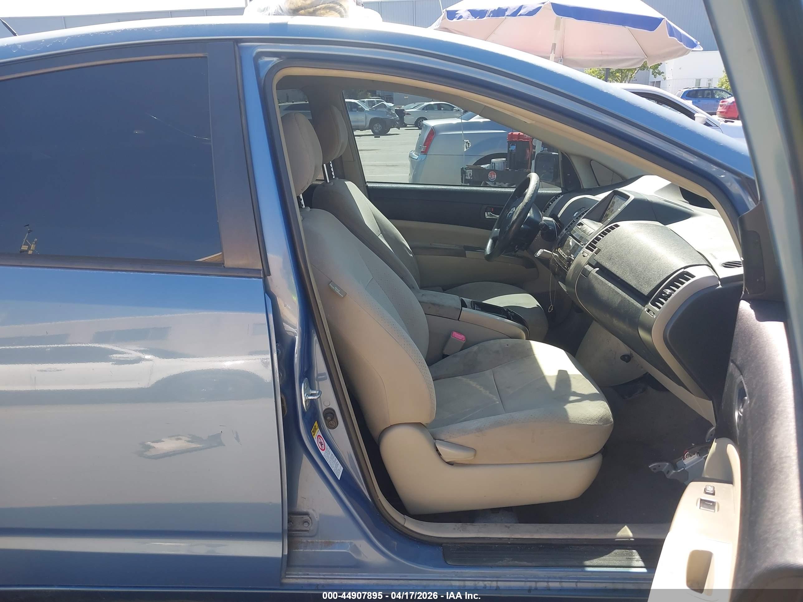 TOYOTA PRIUS image 5