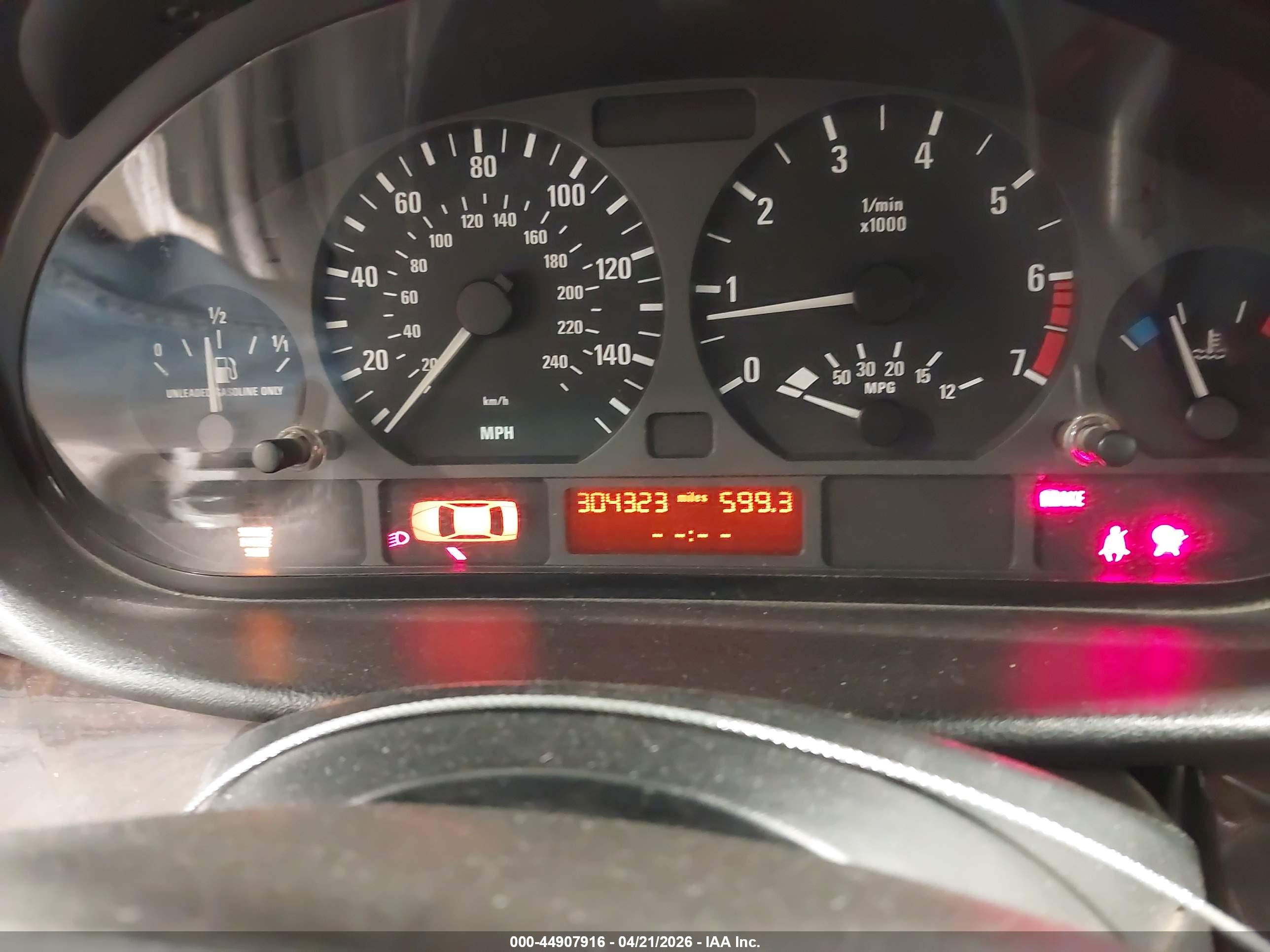 BMW 325XI image 7