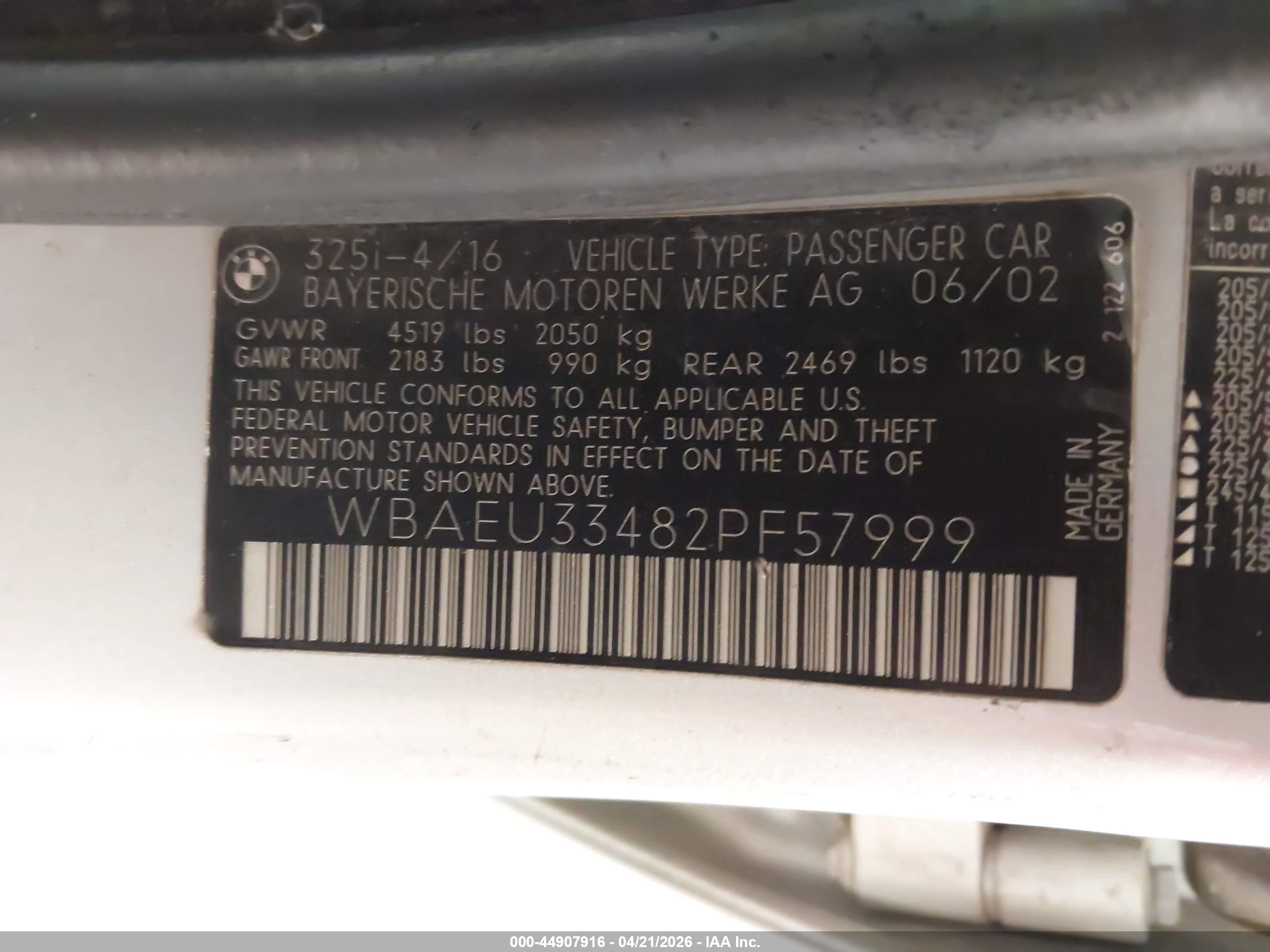 BMW 325XI image 9