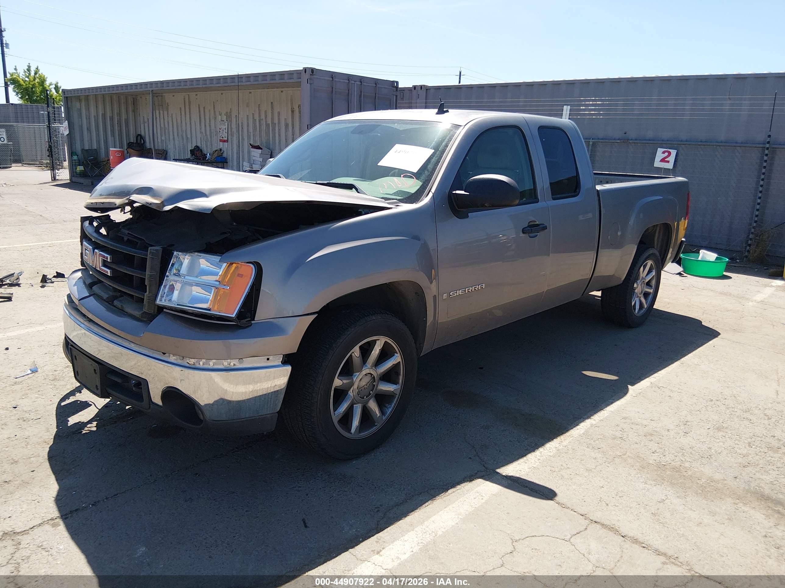 GMC SIERRA image 2