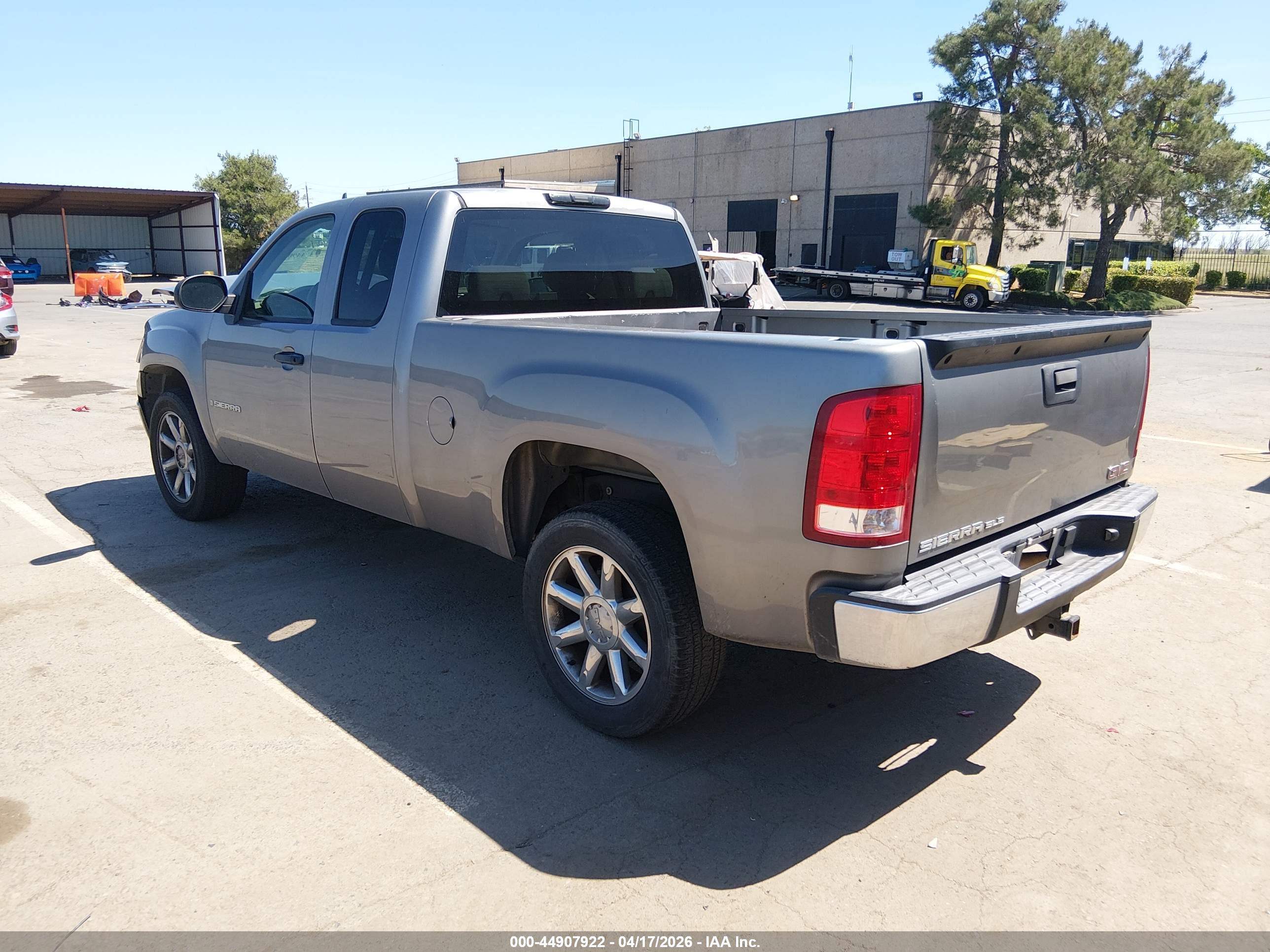 GMC SIERRA image 3