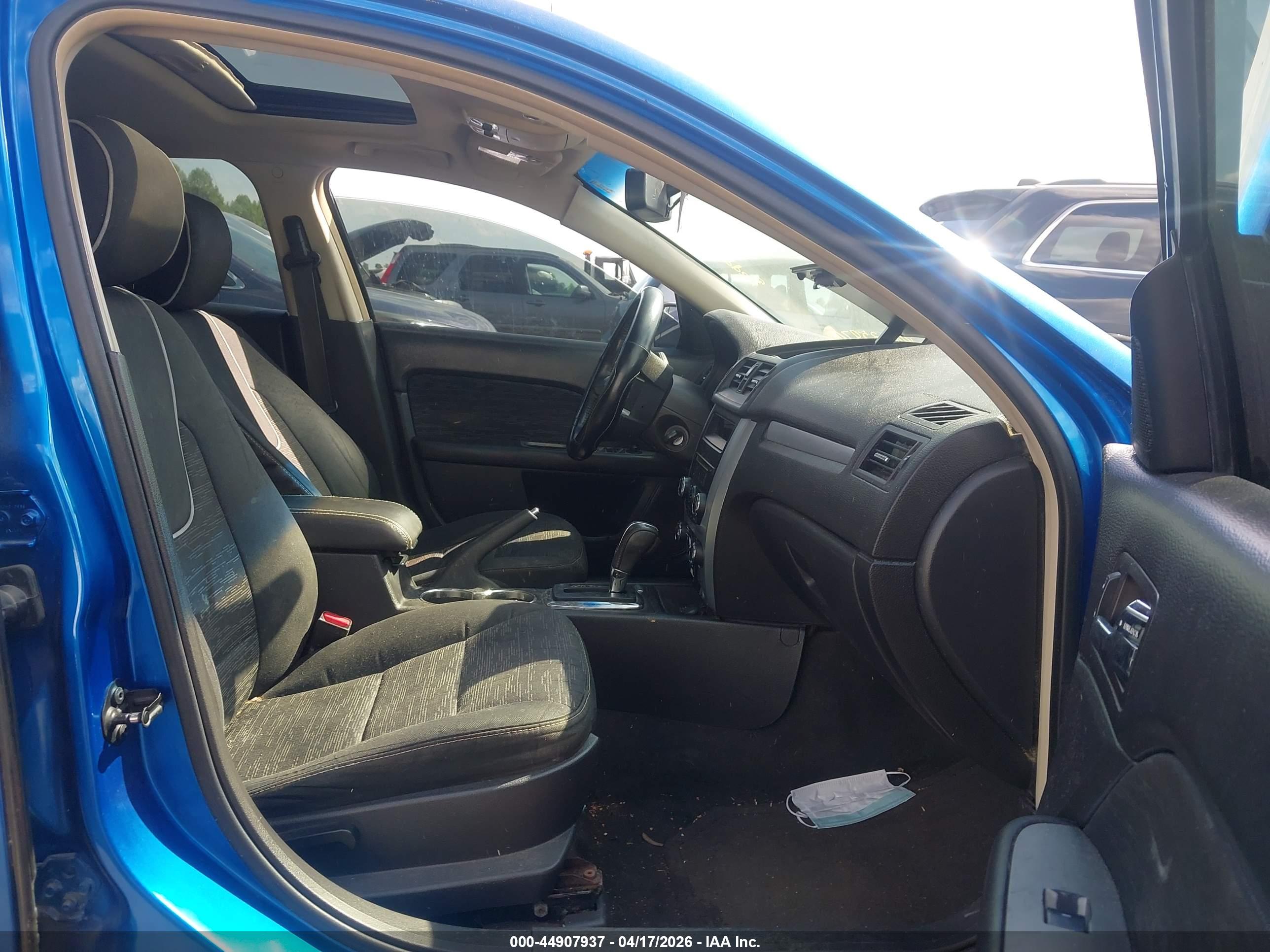 FORD FUSION image 5