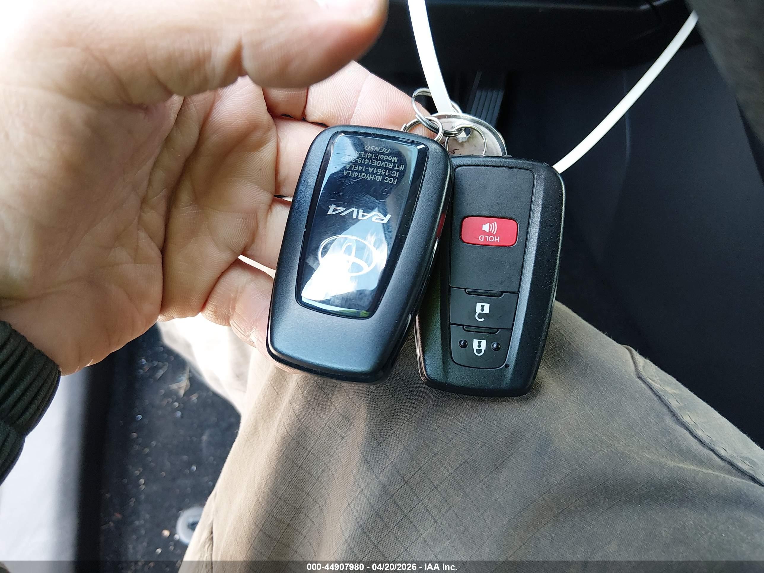 TOYOTA RAV4 image 11