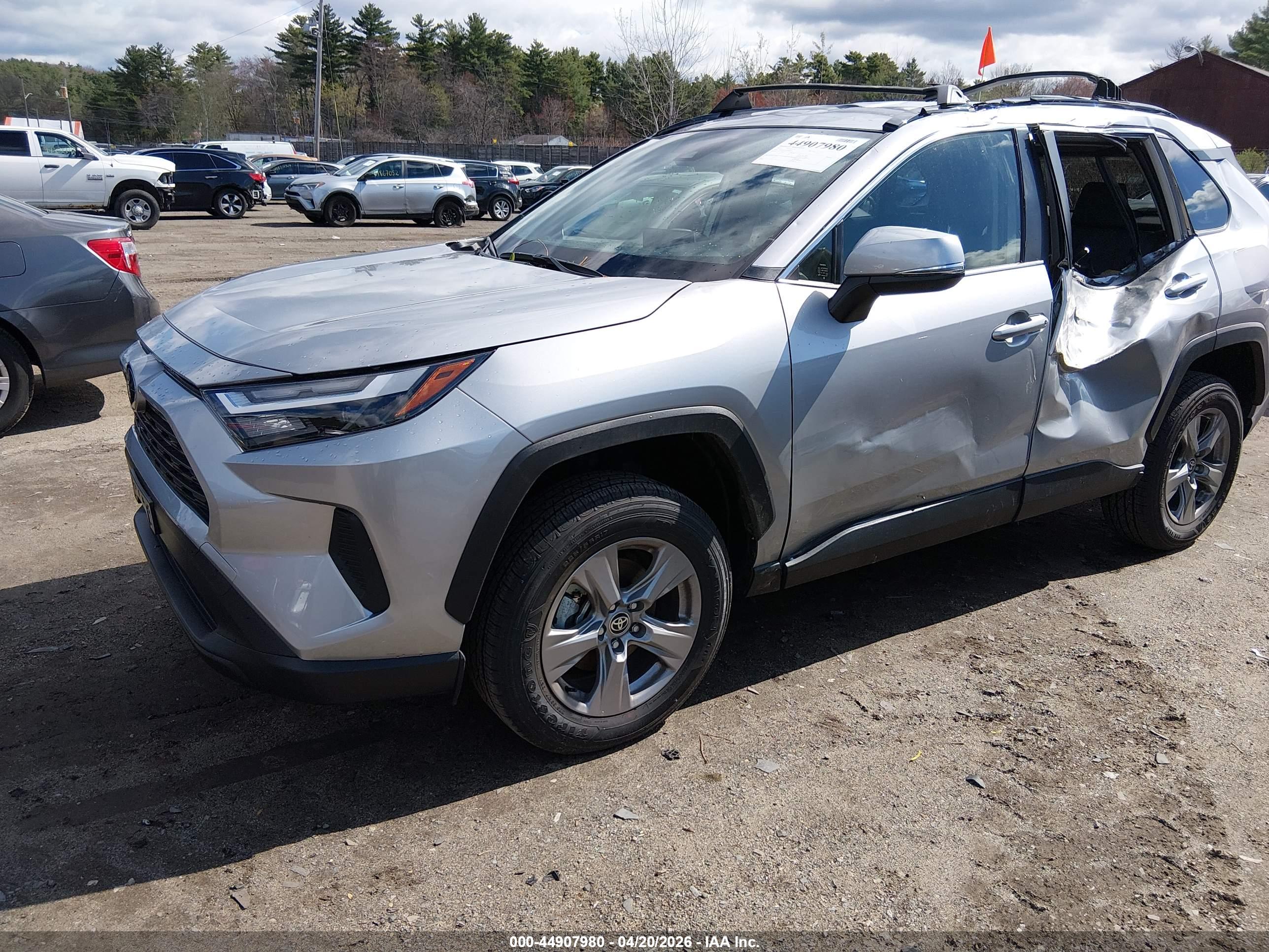 TOYOTA RAV4 image 2