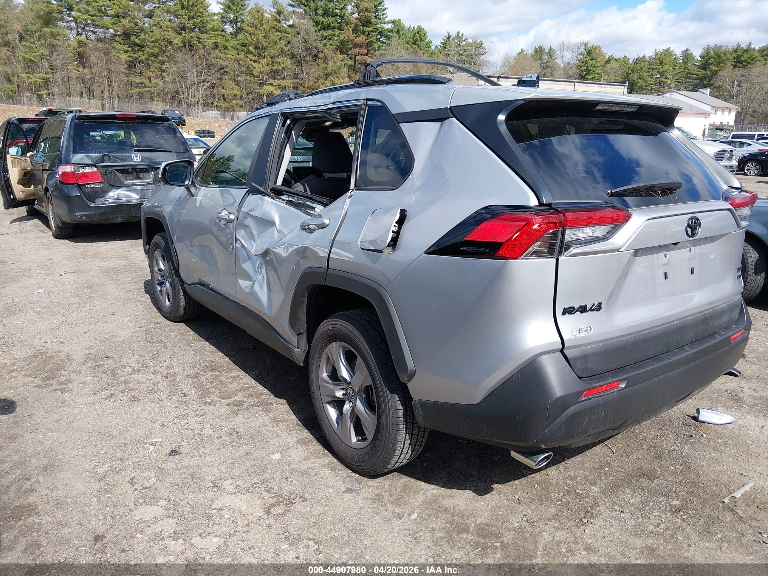 TOYOTA RAV4 image 3
