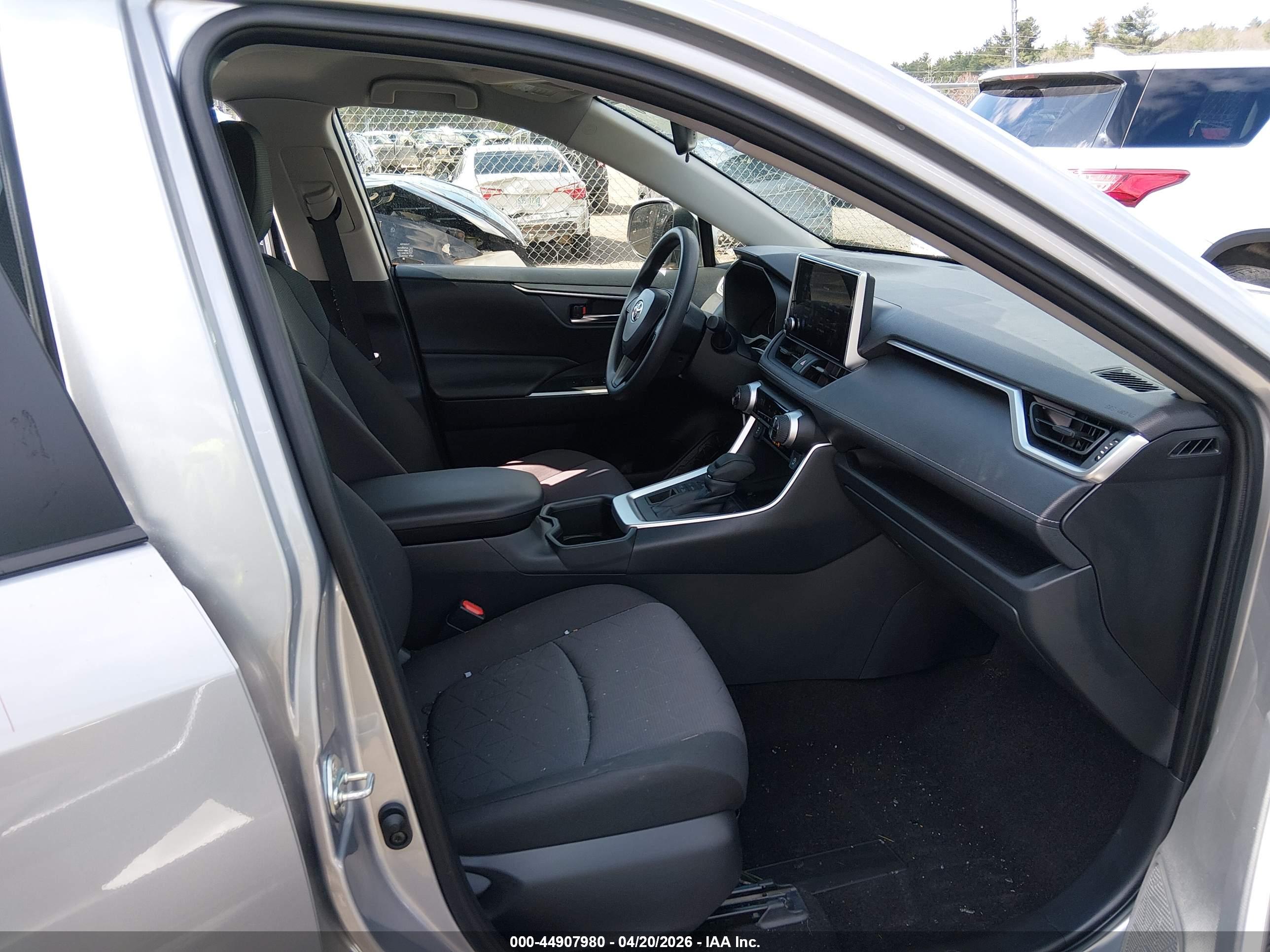 TOYOTA RAV4 image 5
