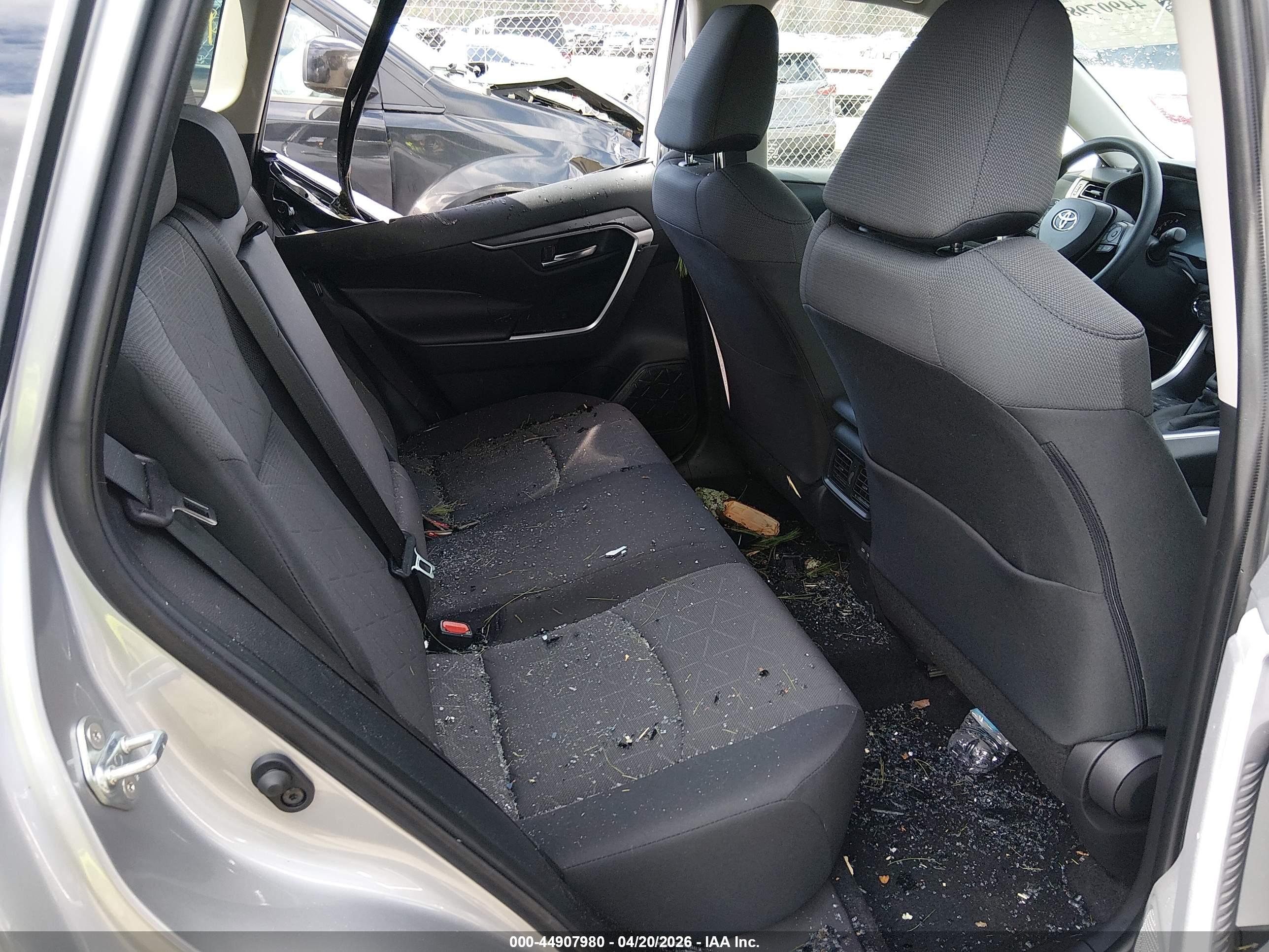 TOYOTA RAV4 image 8