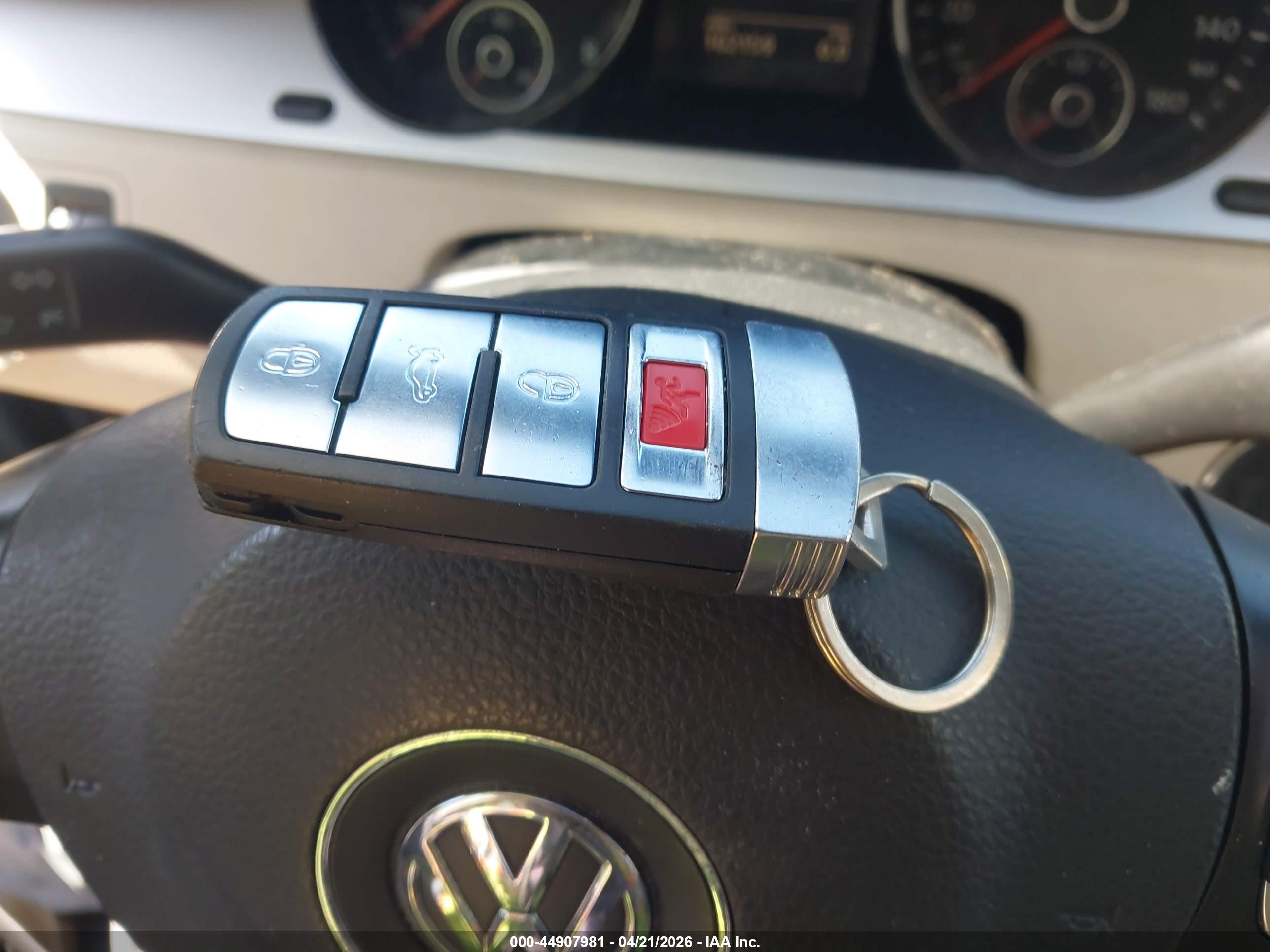 VOLKSWAGEN CC image 11