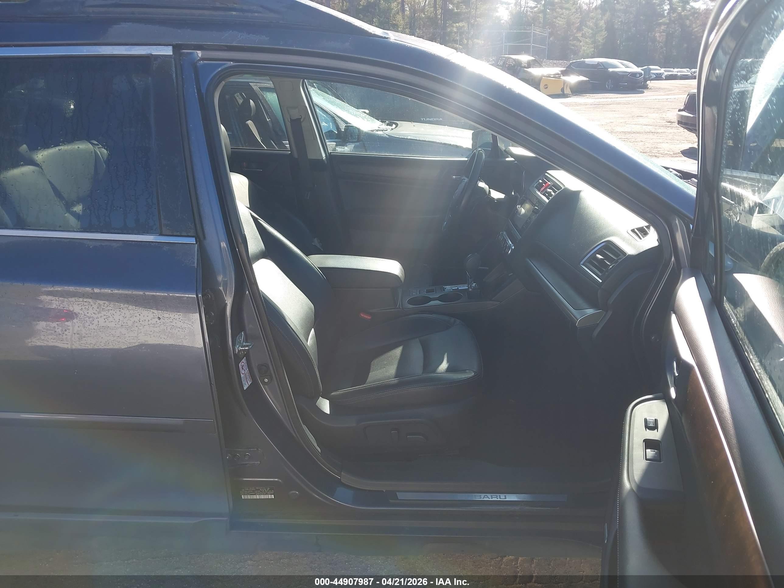 SUBARU OUTBACK image 5