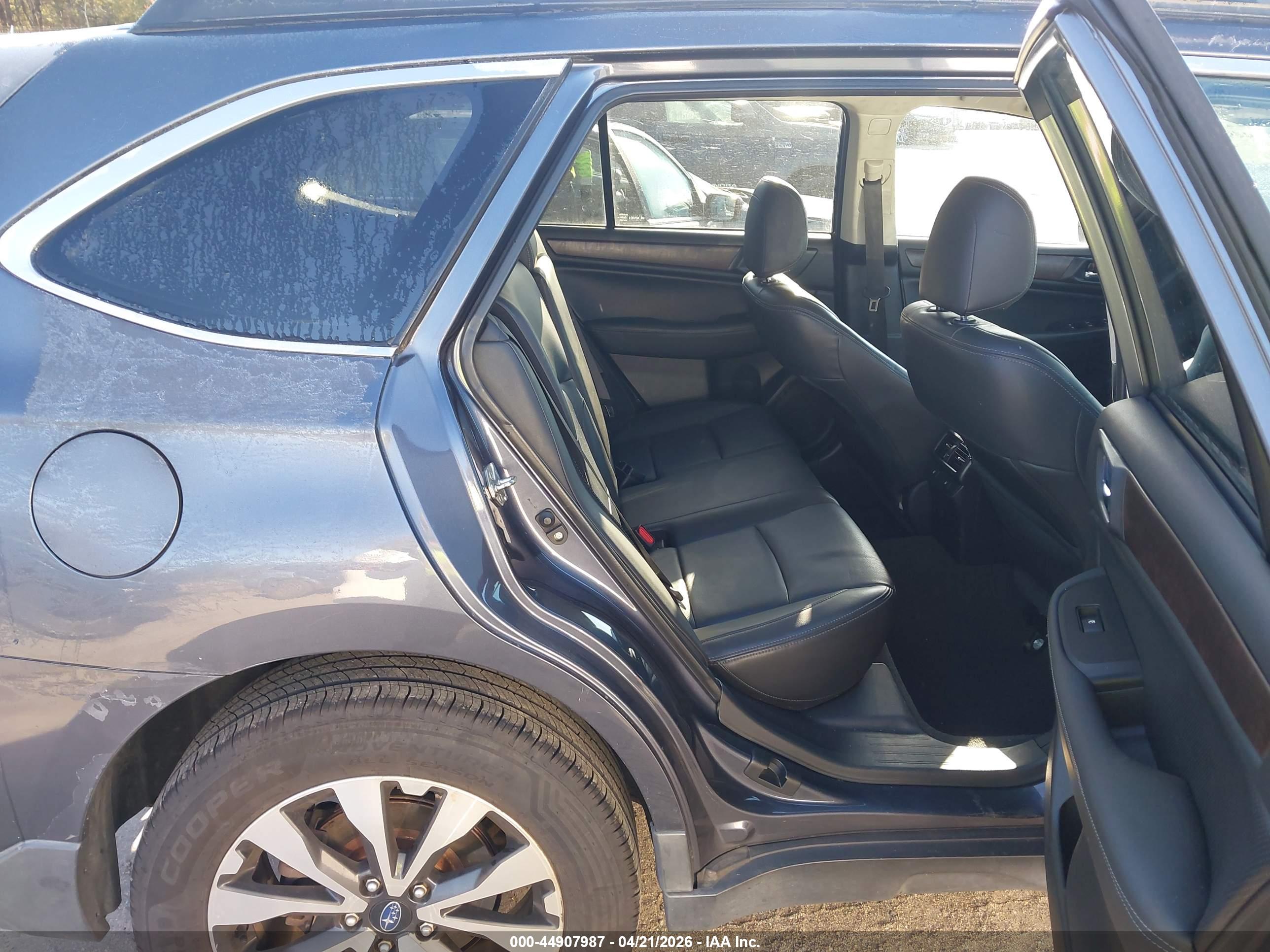 SUBARU OUTBACK image 8