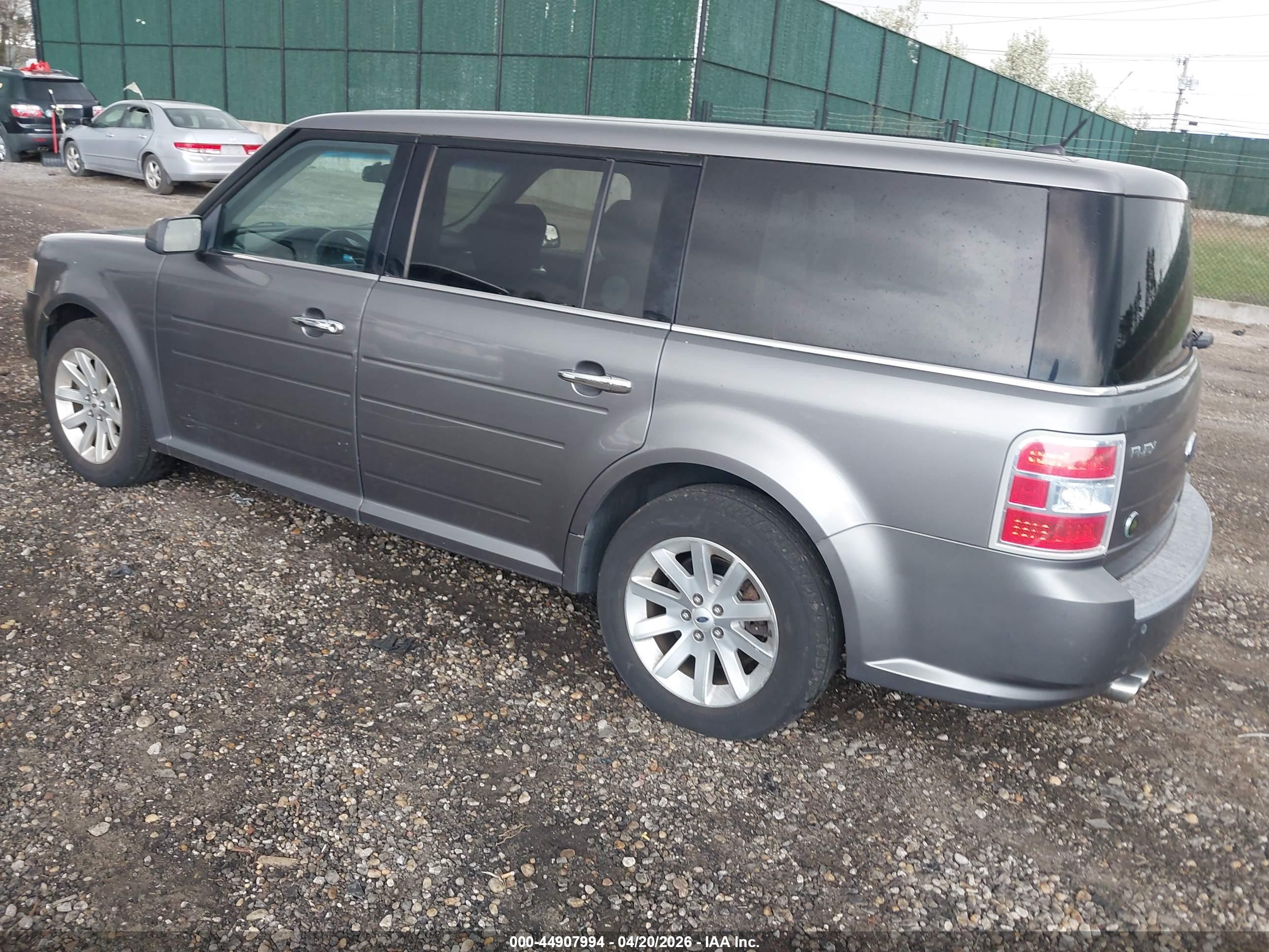 FORD FLEX image 3